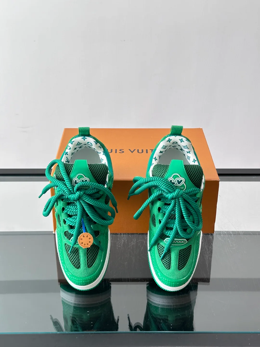 Кроссовки Женские Louis Vuitton 17588546