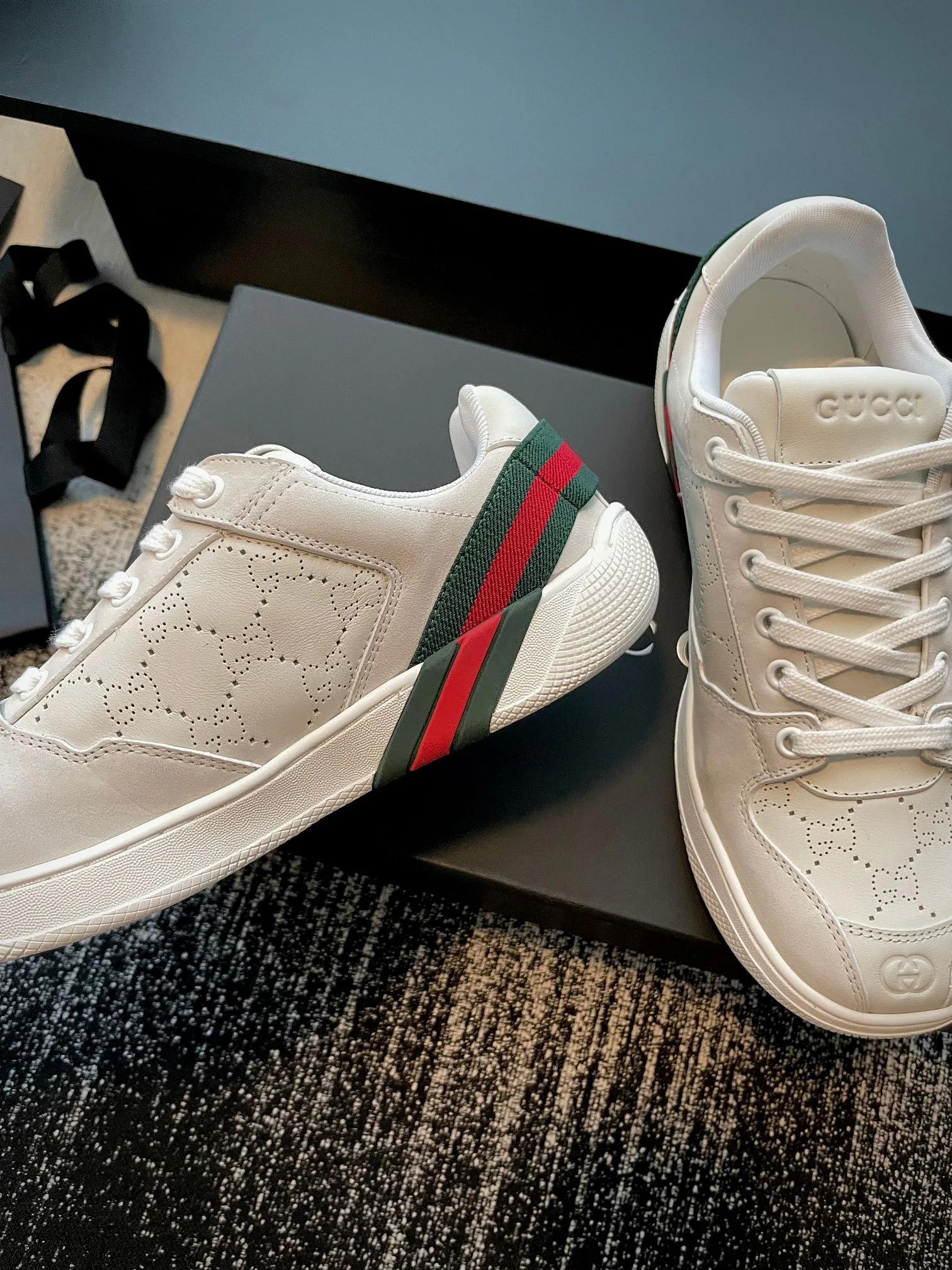 Кроссовки Женские Gucci 18766062