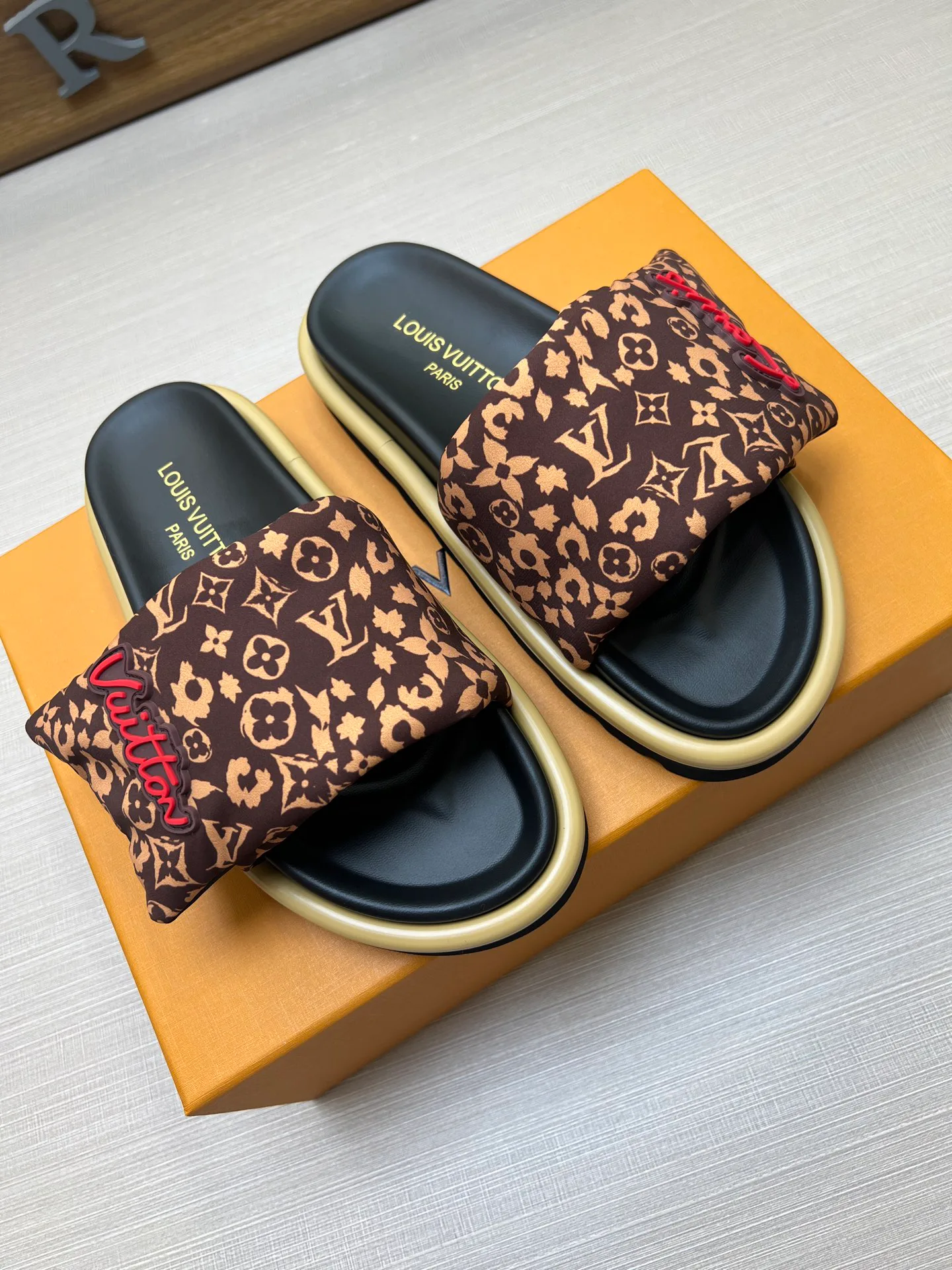Шлепанцы Женские Louis Vuitton 14522059
