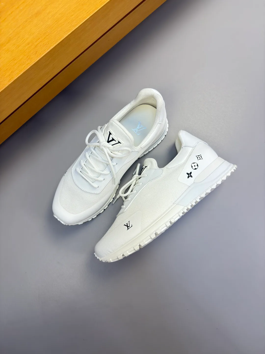 Кроссовки Мужские Louis Vuitton 17955085