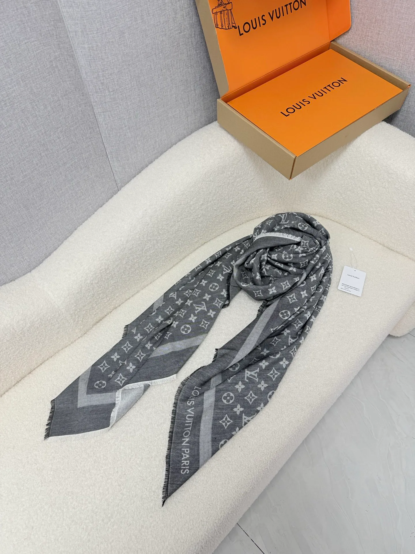 Шарфы Louis Vuitton 18003377