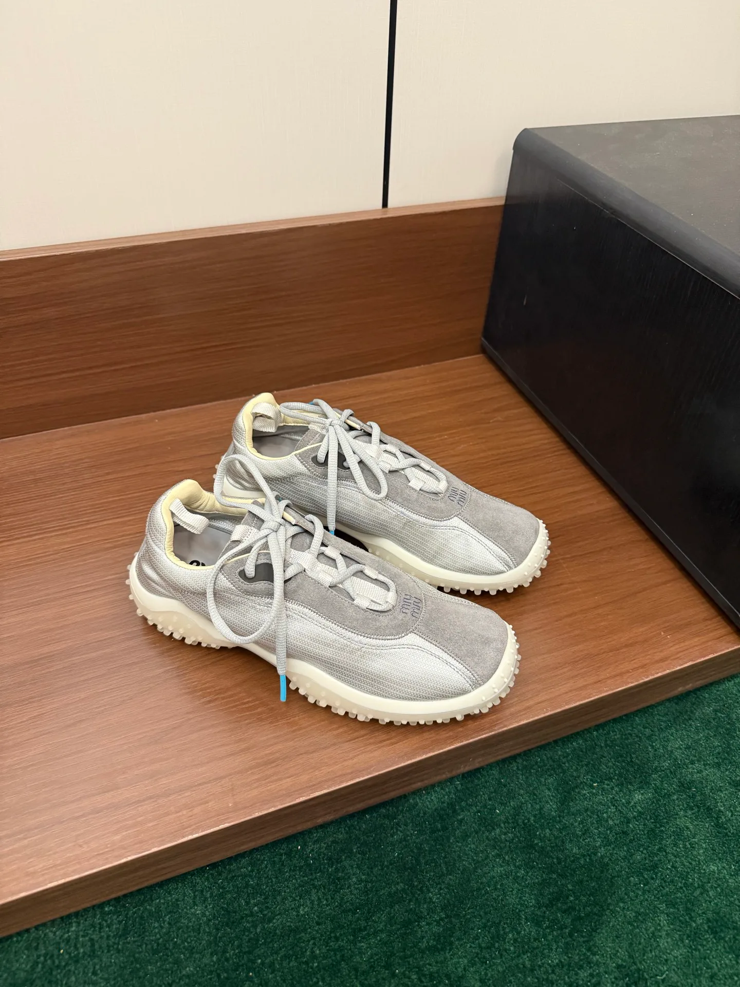 Кроссовки Женские Miu Miu 18042056