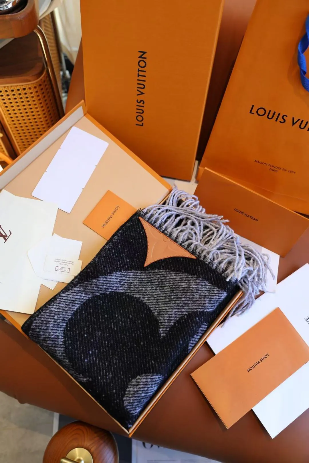 Шарфы Louis Vuitton 3981408