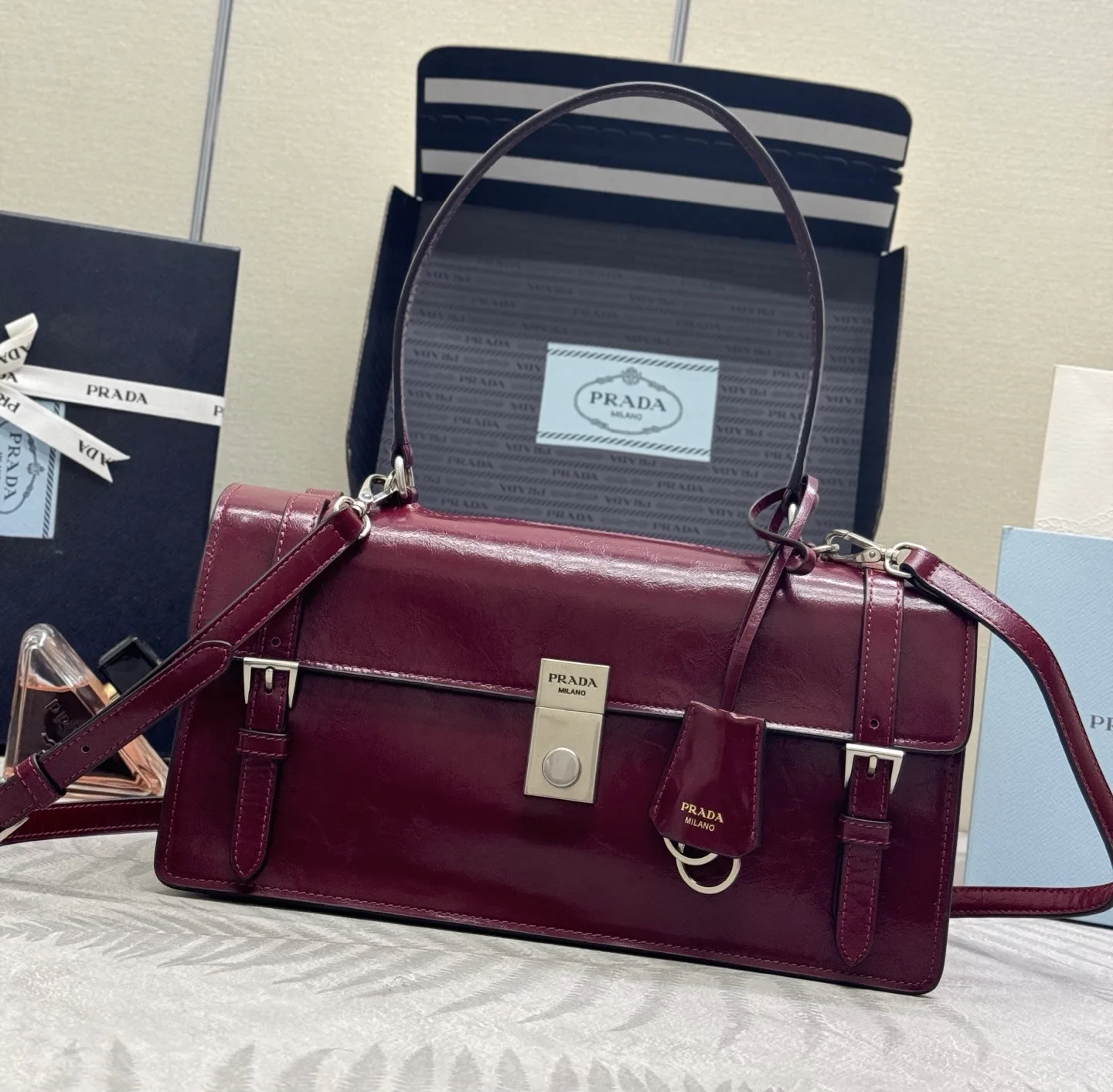 Классические Сумки Женские Prada 11462456