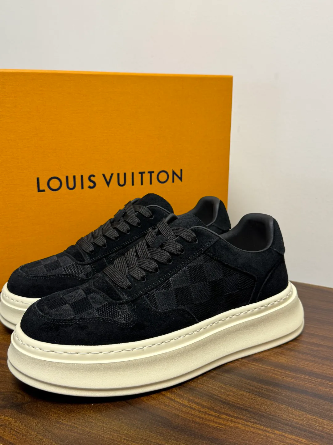 Кроссовки Мужские Louis Vuitton 19569377