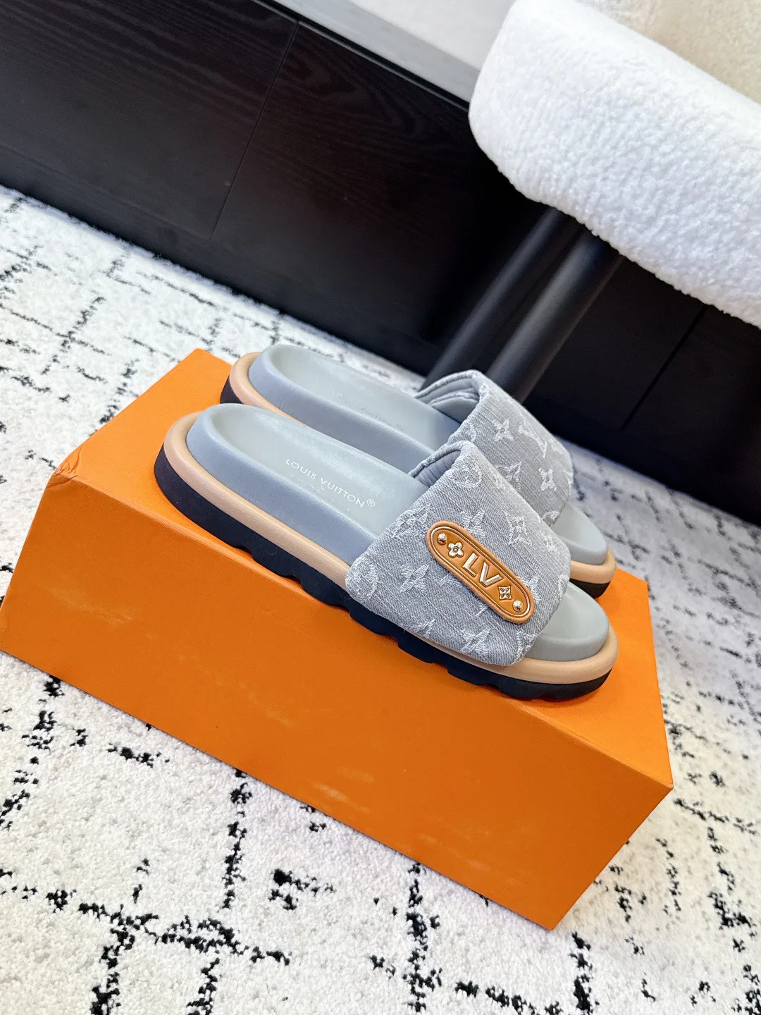 Шлепанцы Женские Louis Vuitton 1752812