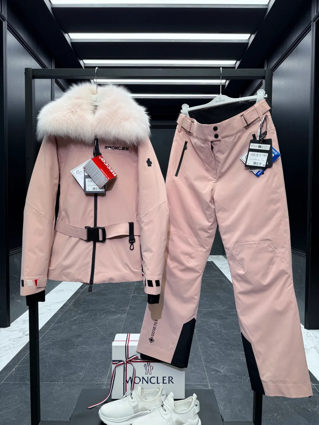 Куртки И Пуховики Женские Moncler 18134288