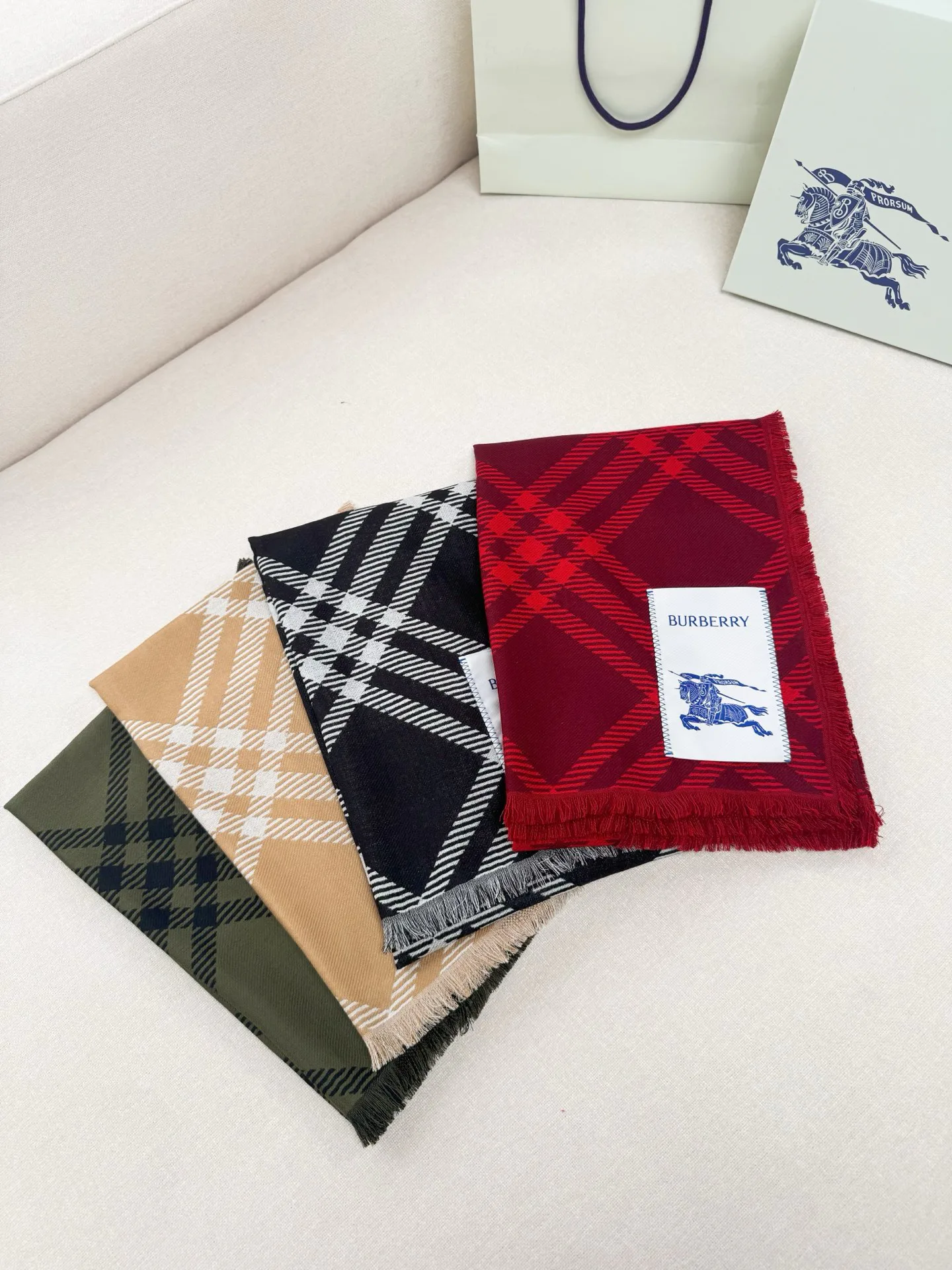 Шарфы Burberry 239865