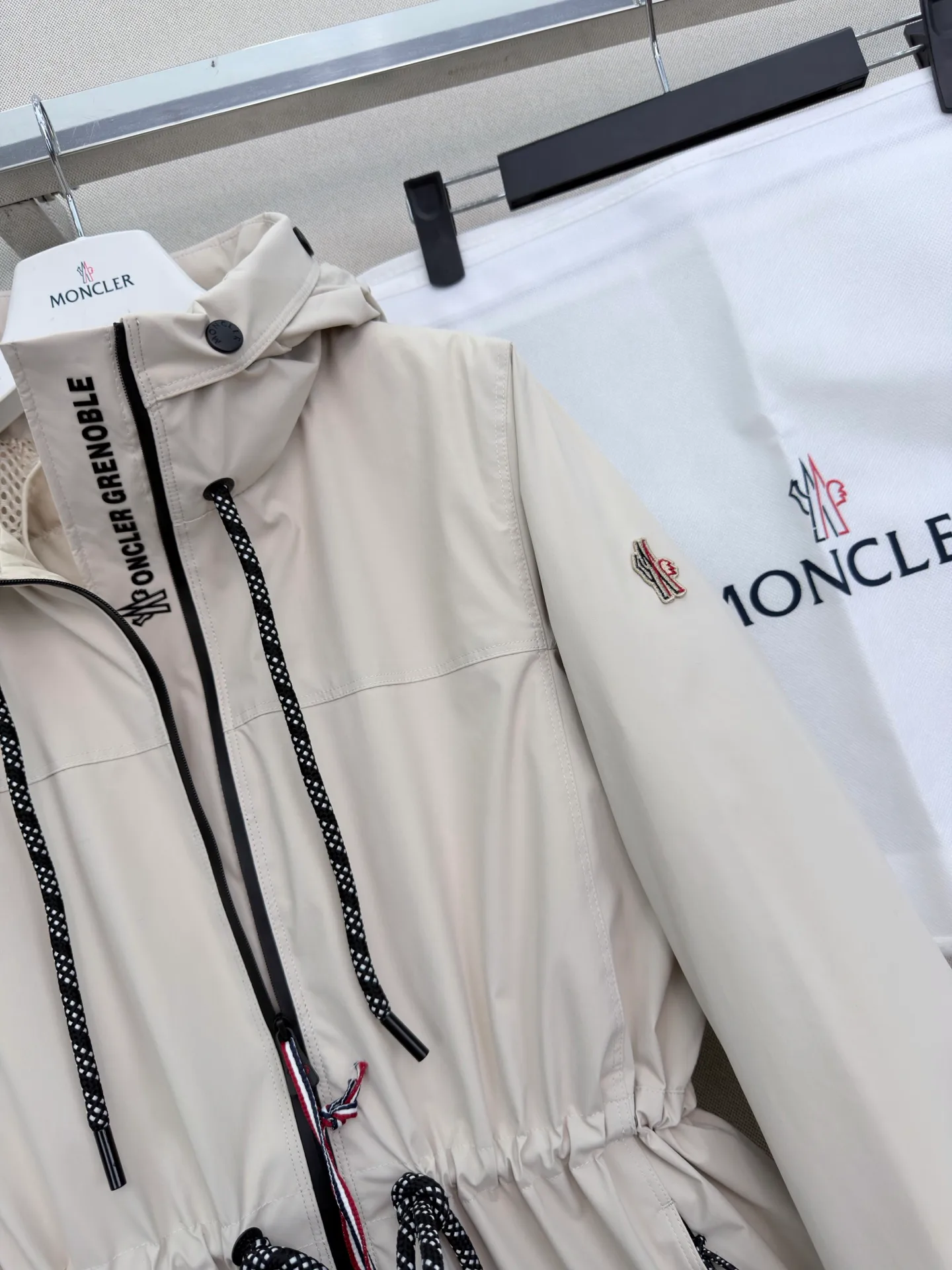 Куртки И Пуховики Женские Moncler 19555739
