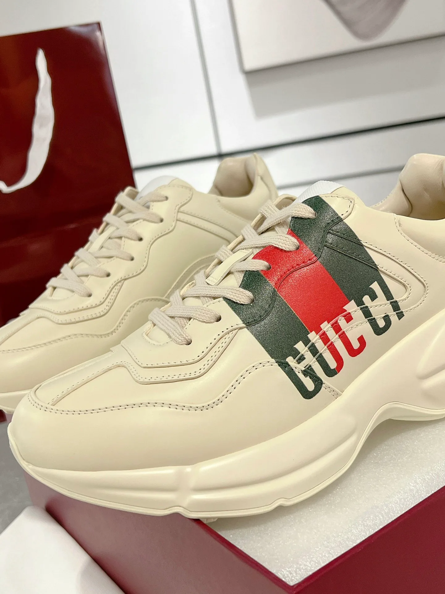 Кроссовки Женские Gucci 299671