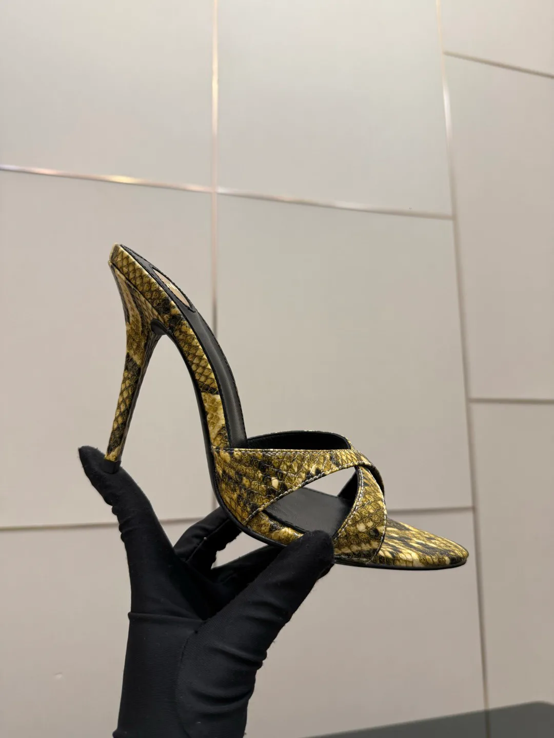 Босоножки Женские Saint Laurent 11409899