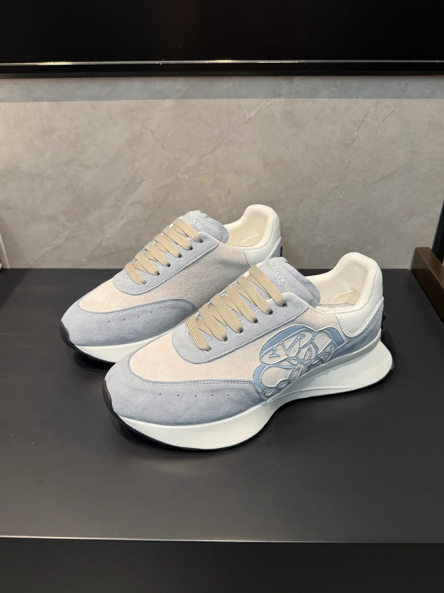 Кроссовки Женские Alexander Mcqueen 18363892