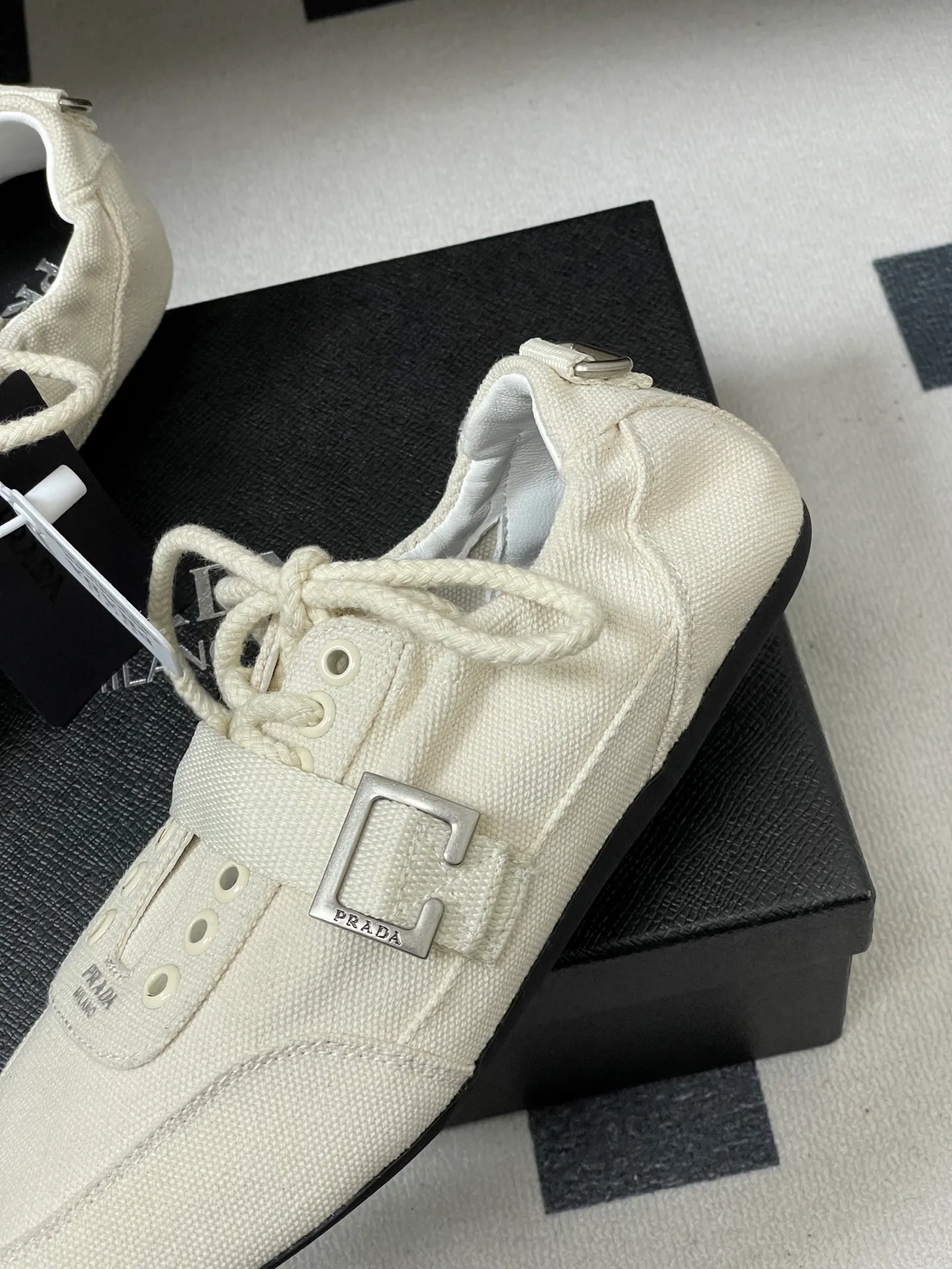 Кроссовки Женские Prada 12880089