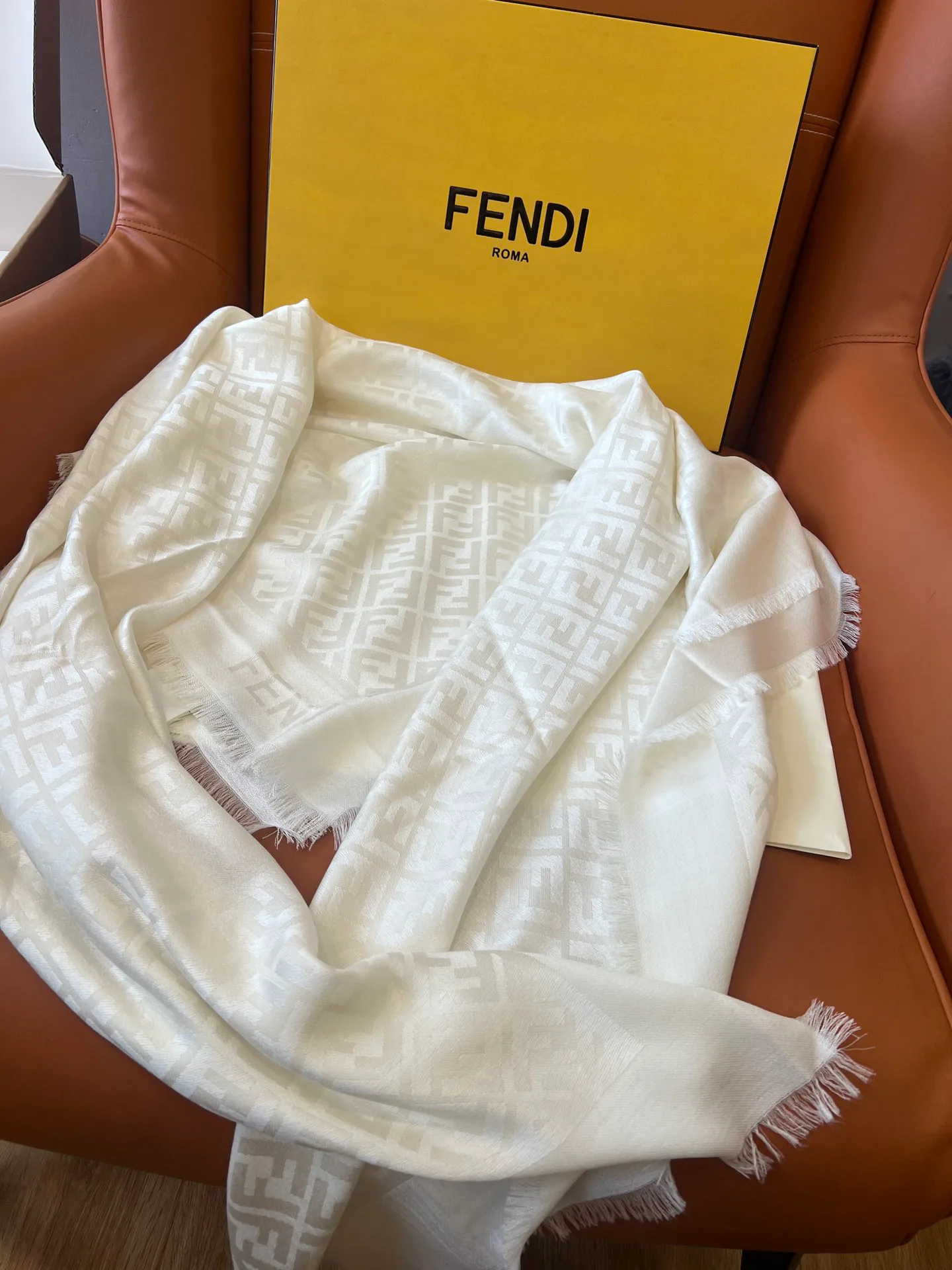 Шарфы Fendi 18287184