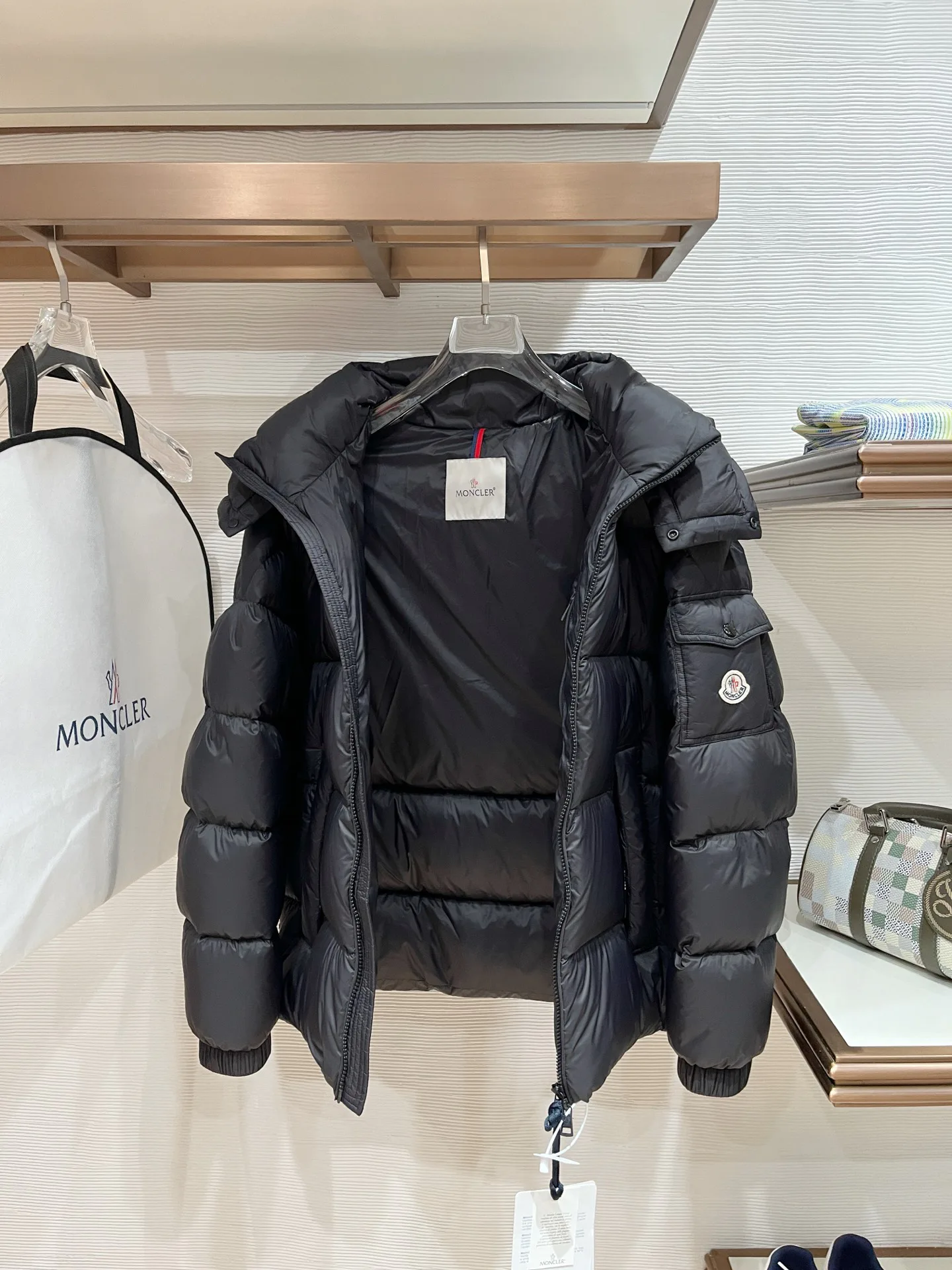 Куртки И Пуховики Мужские Moncler 17930655