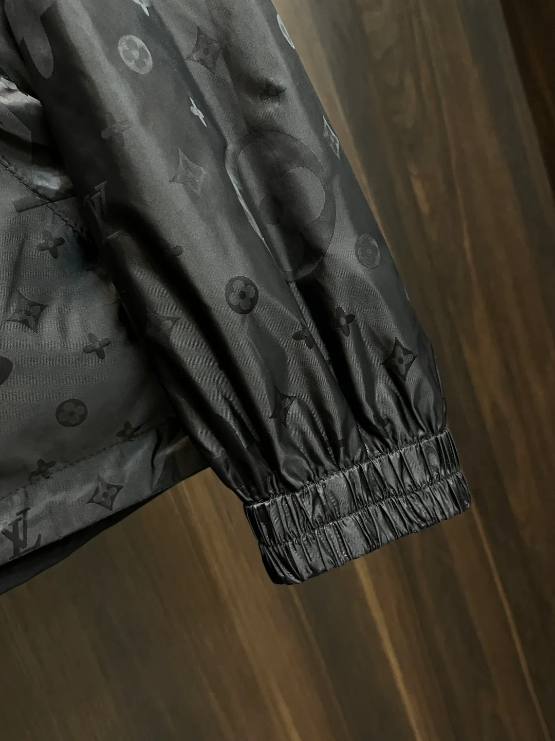 Куртки И Пуховики Женские Louis Vuitton 18416700