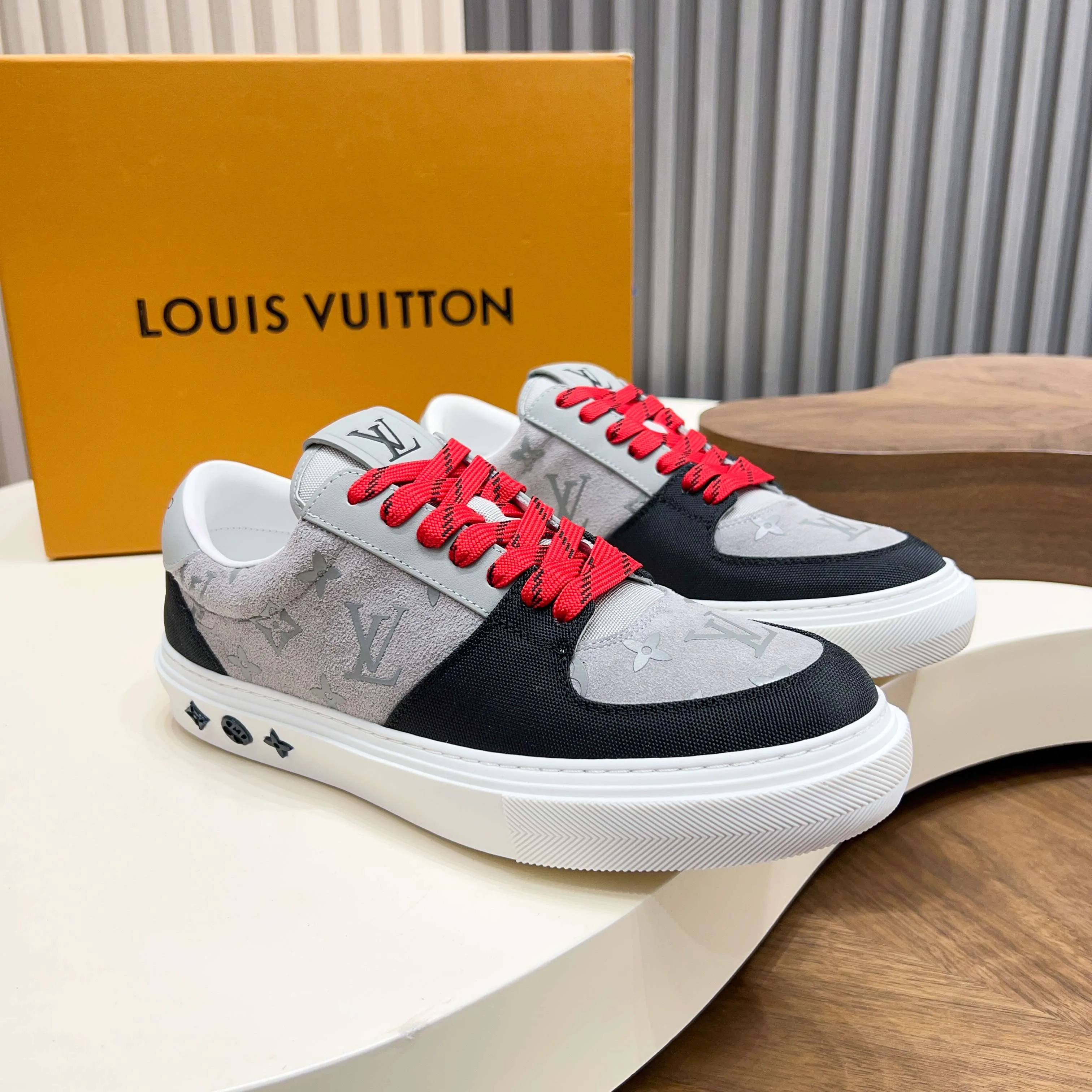 Кроссовки Мужские Louis Vuitton 18117094
