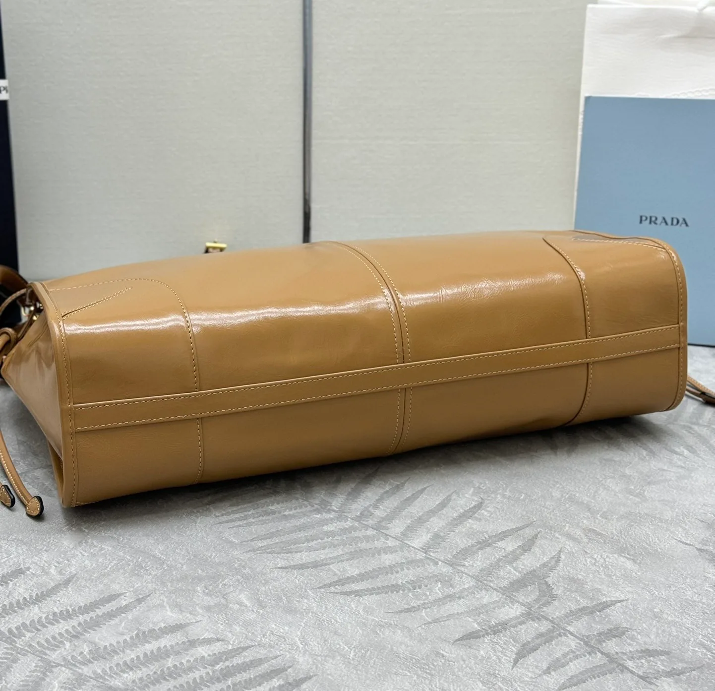 Классические Сумки Женские Prada 11462552