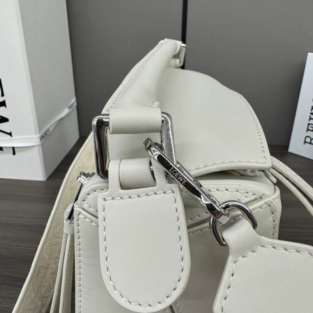 Классические Сумки Женские Loewe 11699887