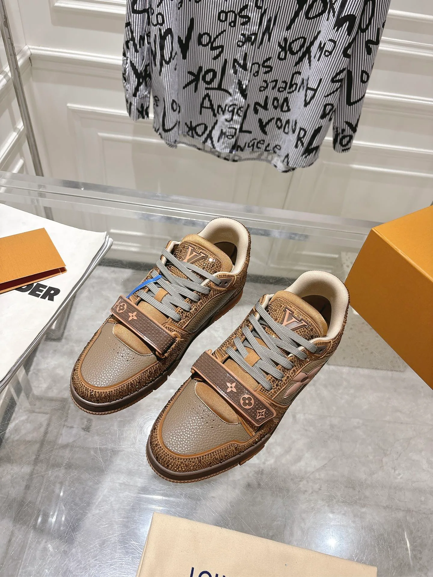 Кроссовки Женские Louis Vuitton 22070