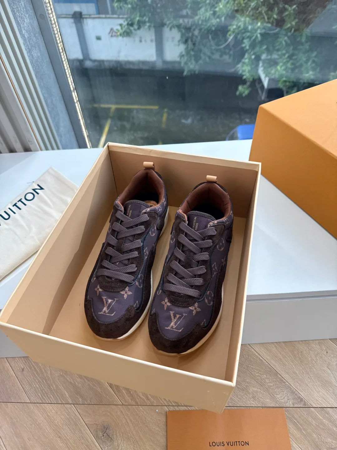 Кроссовки Женские Louis Vuitton 18053497
