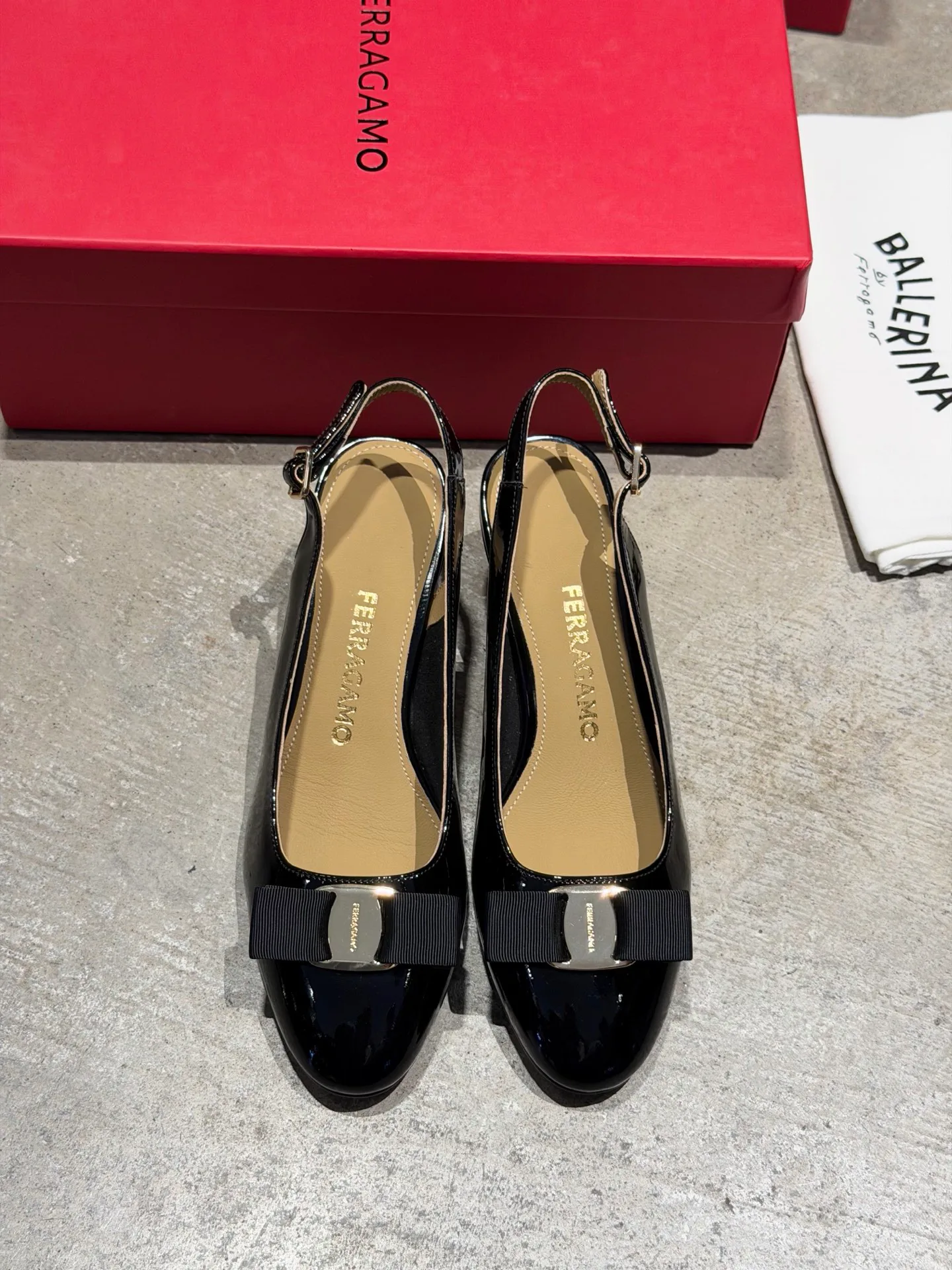 Туфли Женские Salvatore Ferragamo 17642596
