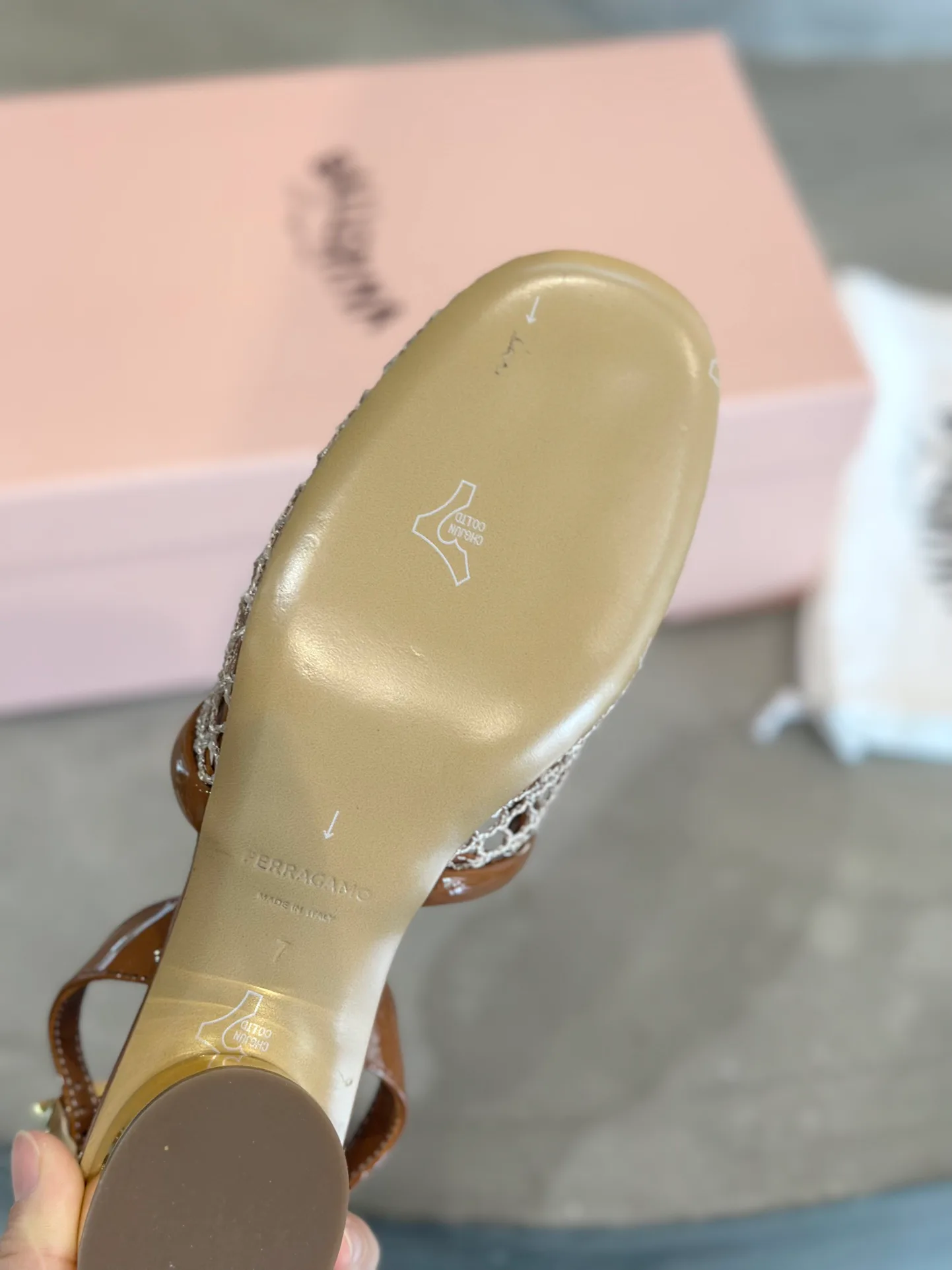 Босоножки Женские Salvatore Ferragamo 17642594