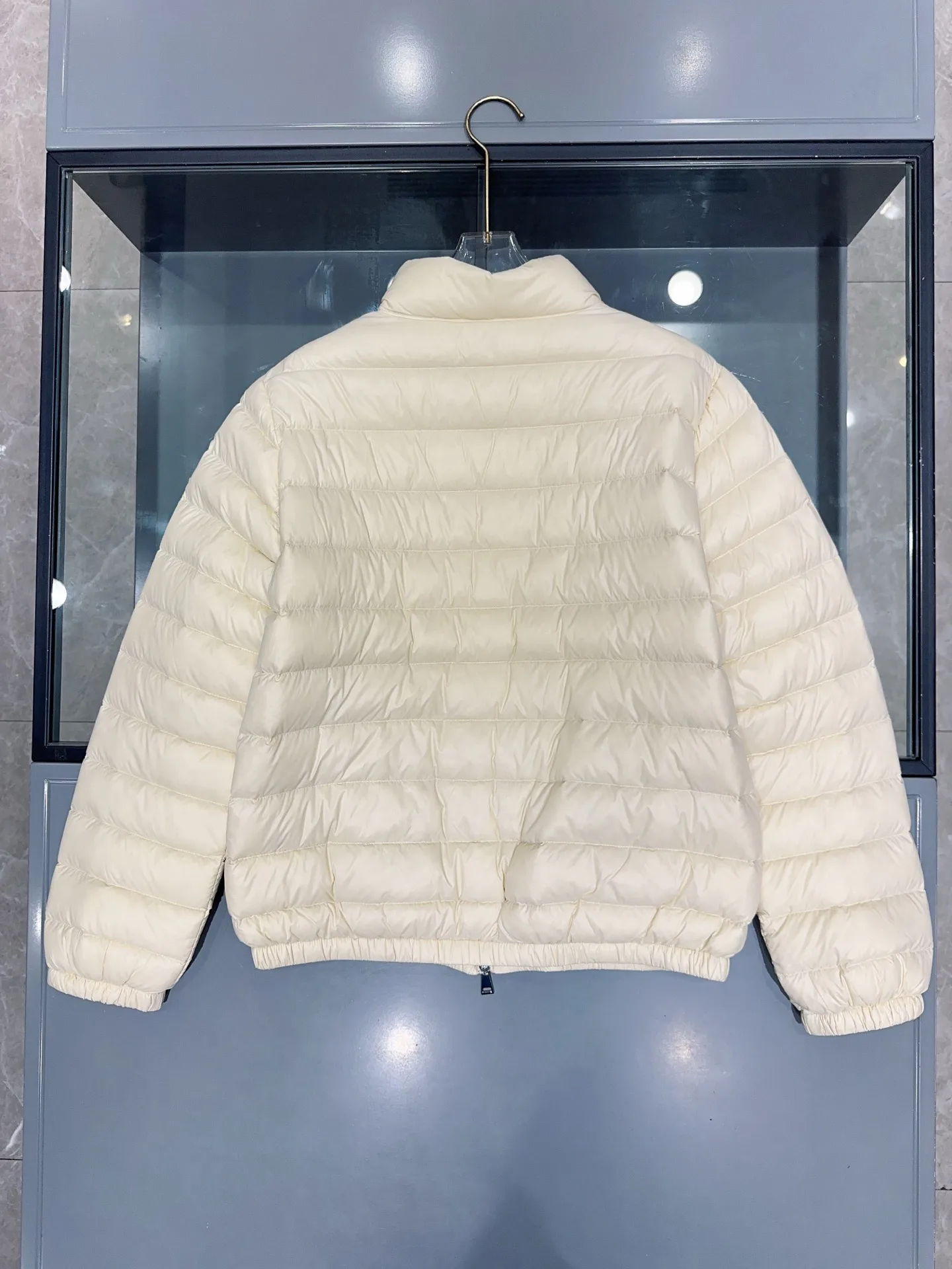 Куртки И Пуховики Женские Moncler 19084323