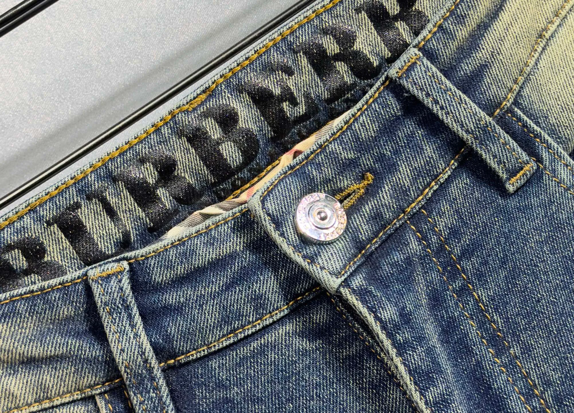 Джинсы Мужские Burberry 18098354