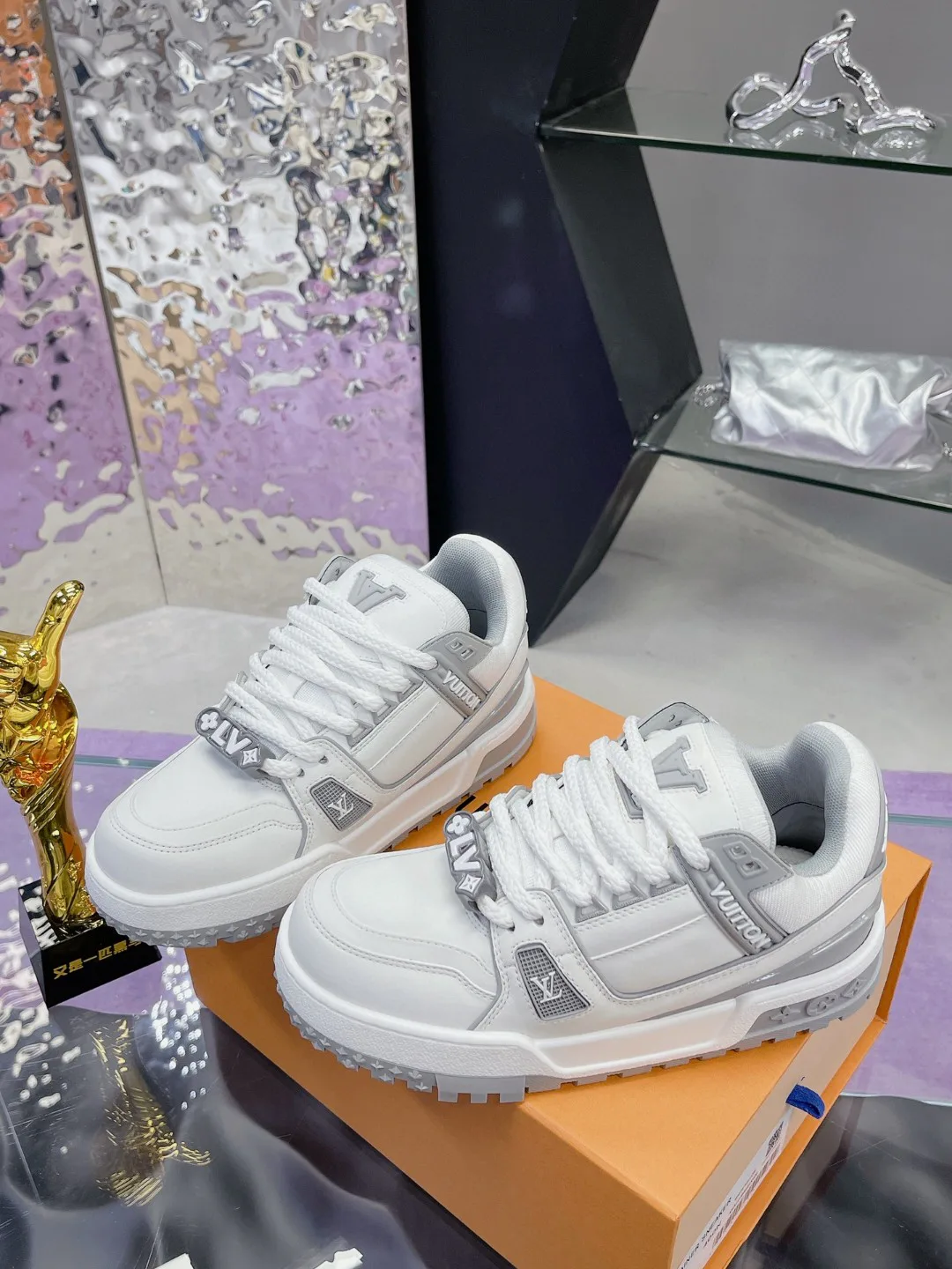 Кроссовки Женские Louis Vuitton 13074038