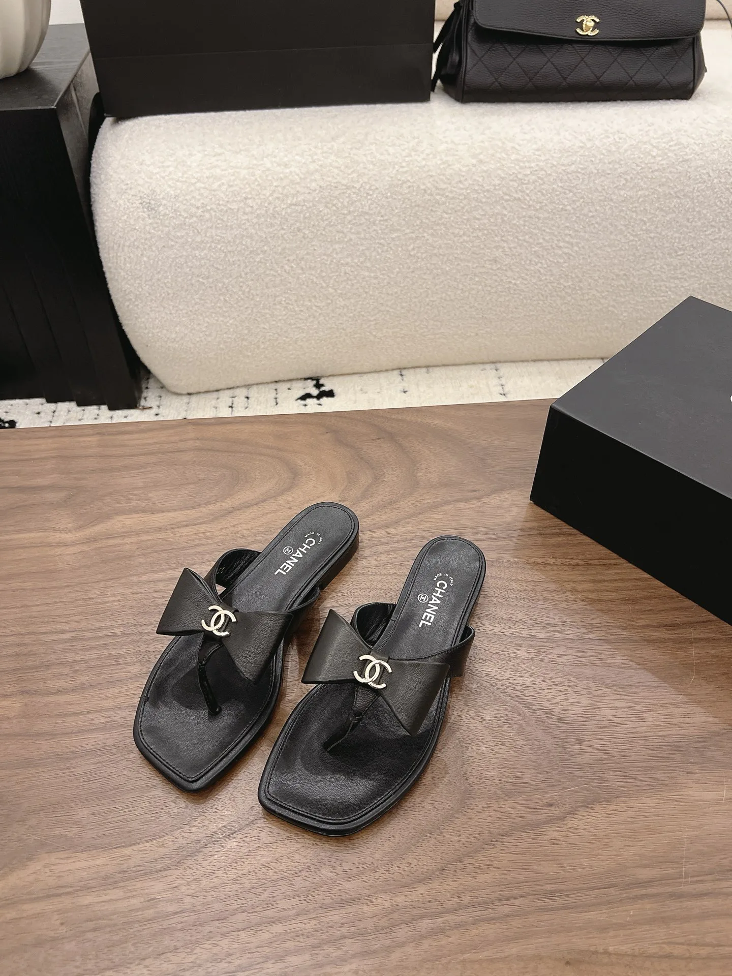 Шлепанцы Женские Chanel 17342720