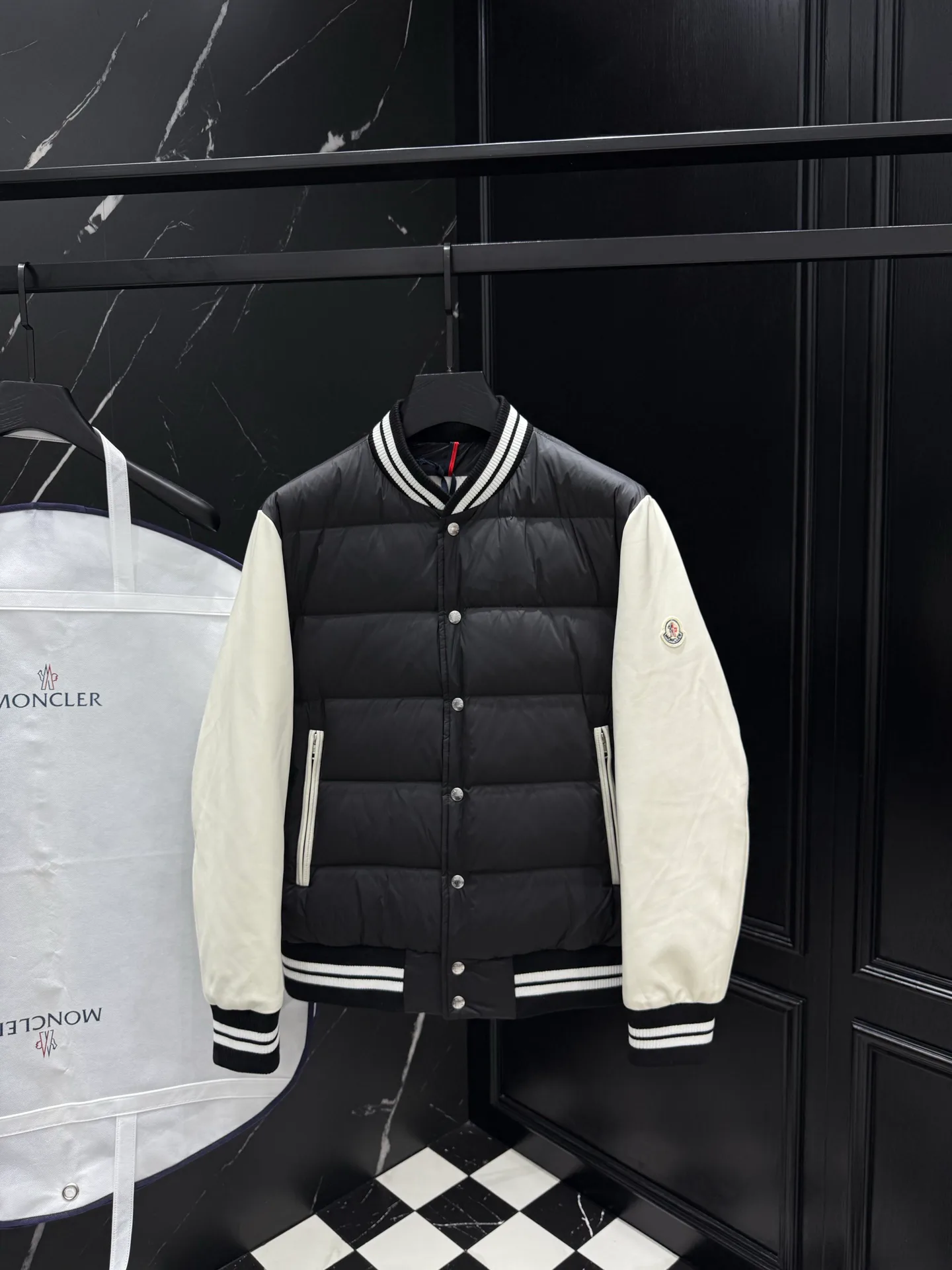 Куртки И Пуховики Женские Moncler 1516574