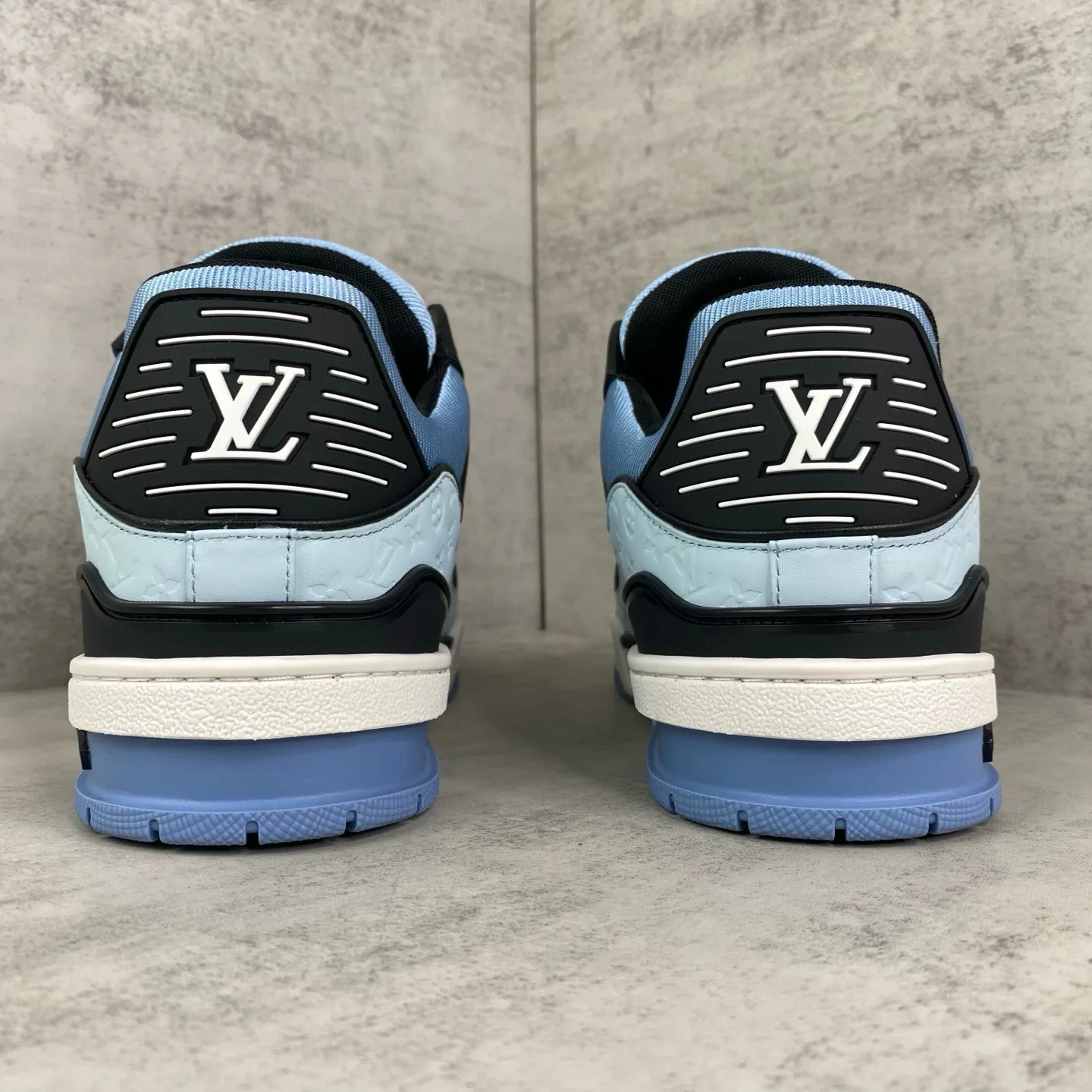 Кроссовки Женские Louis Vuitton 18810890