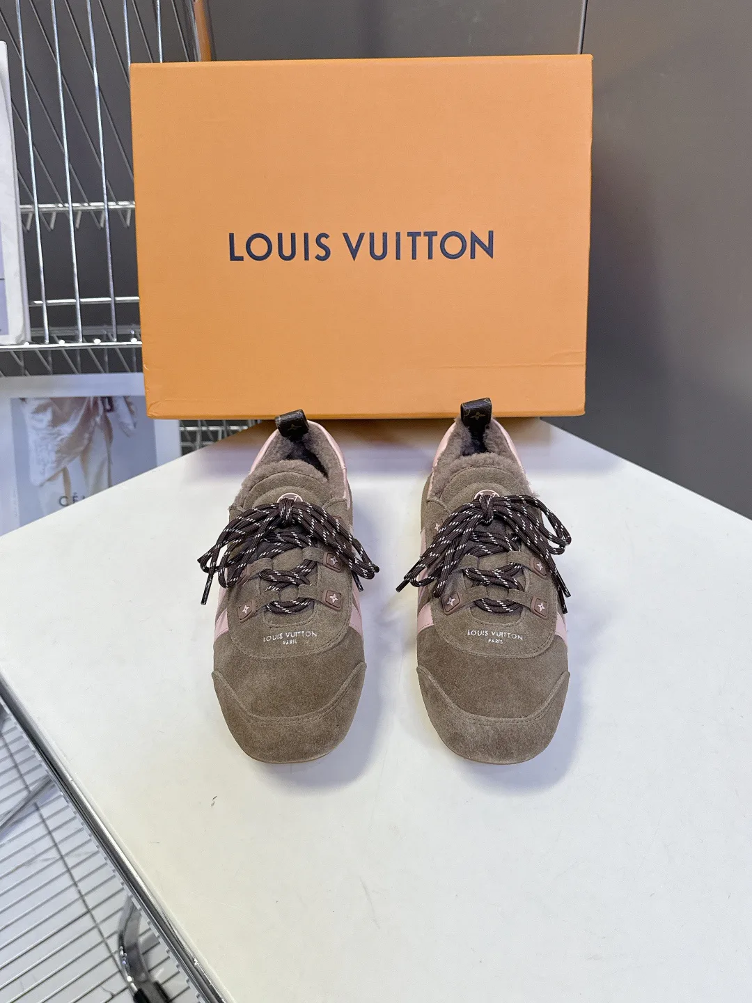 Кроссовки Женские Louis Vuitton 19499931