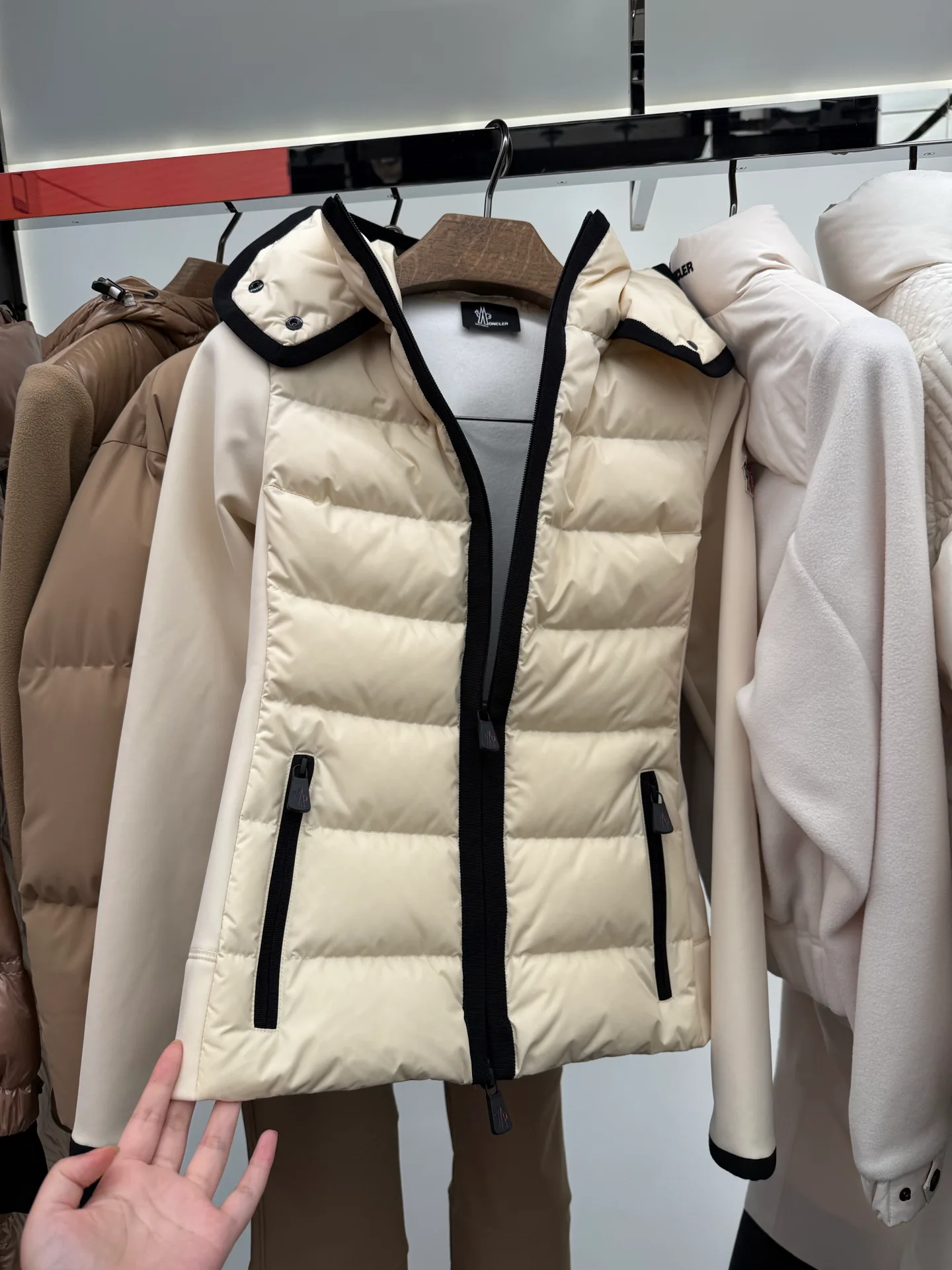 Куртки И Пуховики Женские Moncler 18692507