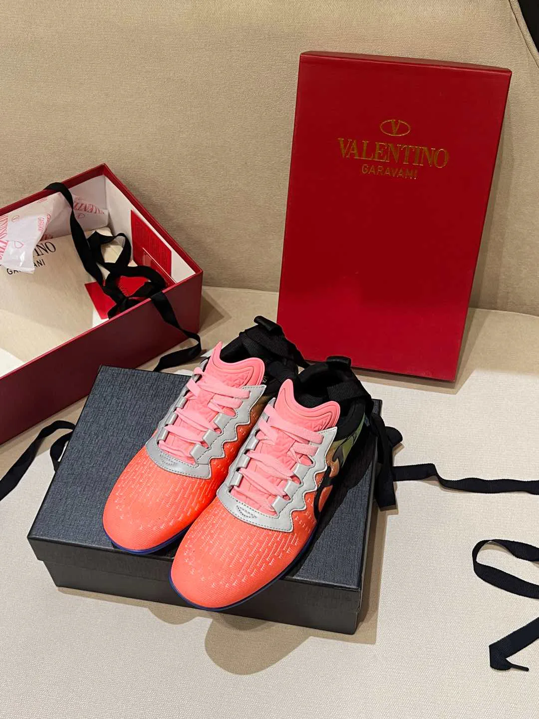 Кроссовки Женские Valentino 4910