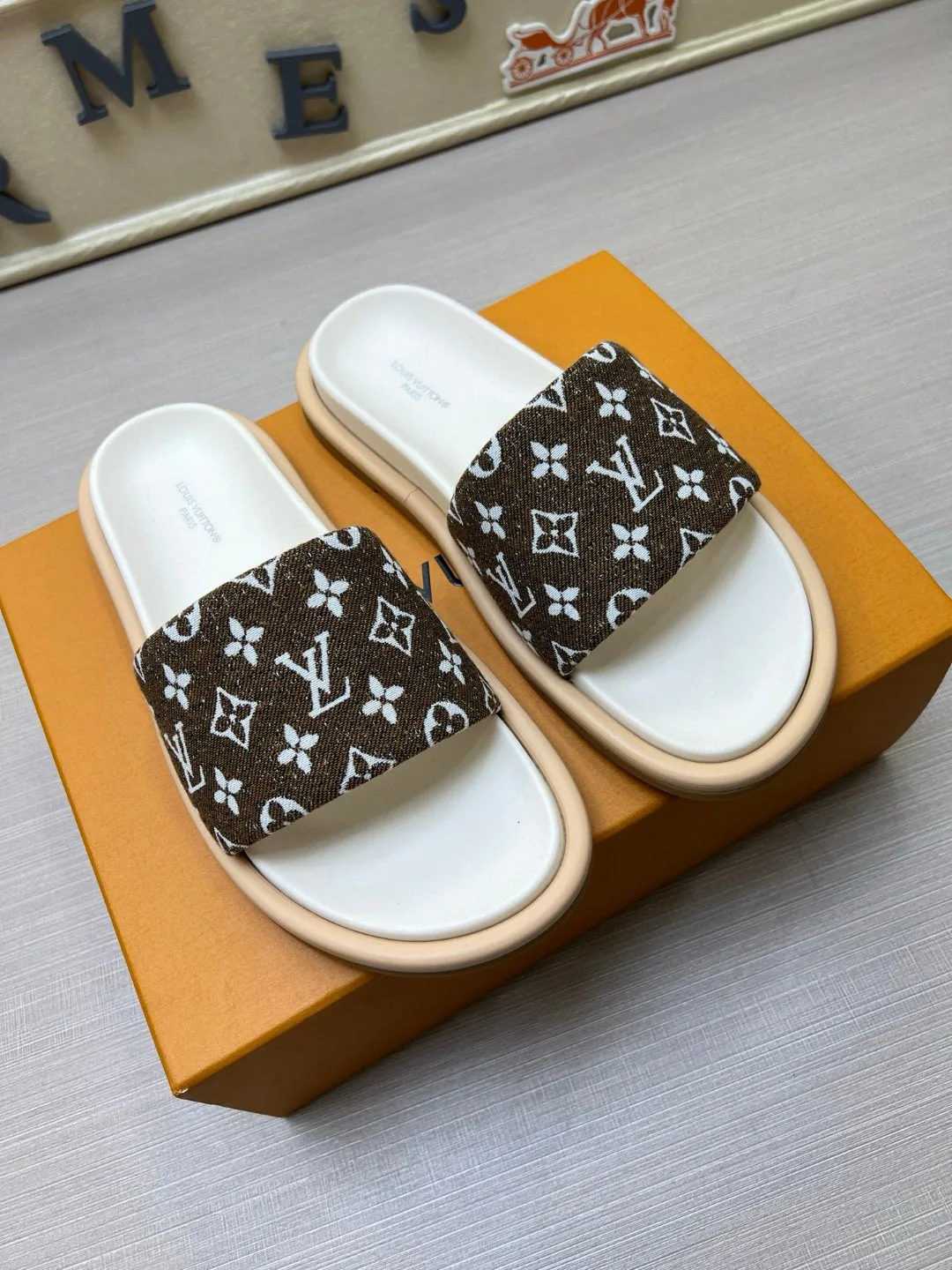 Шлепанцы Женские Louis Vuitton 9801510