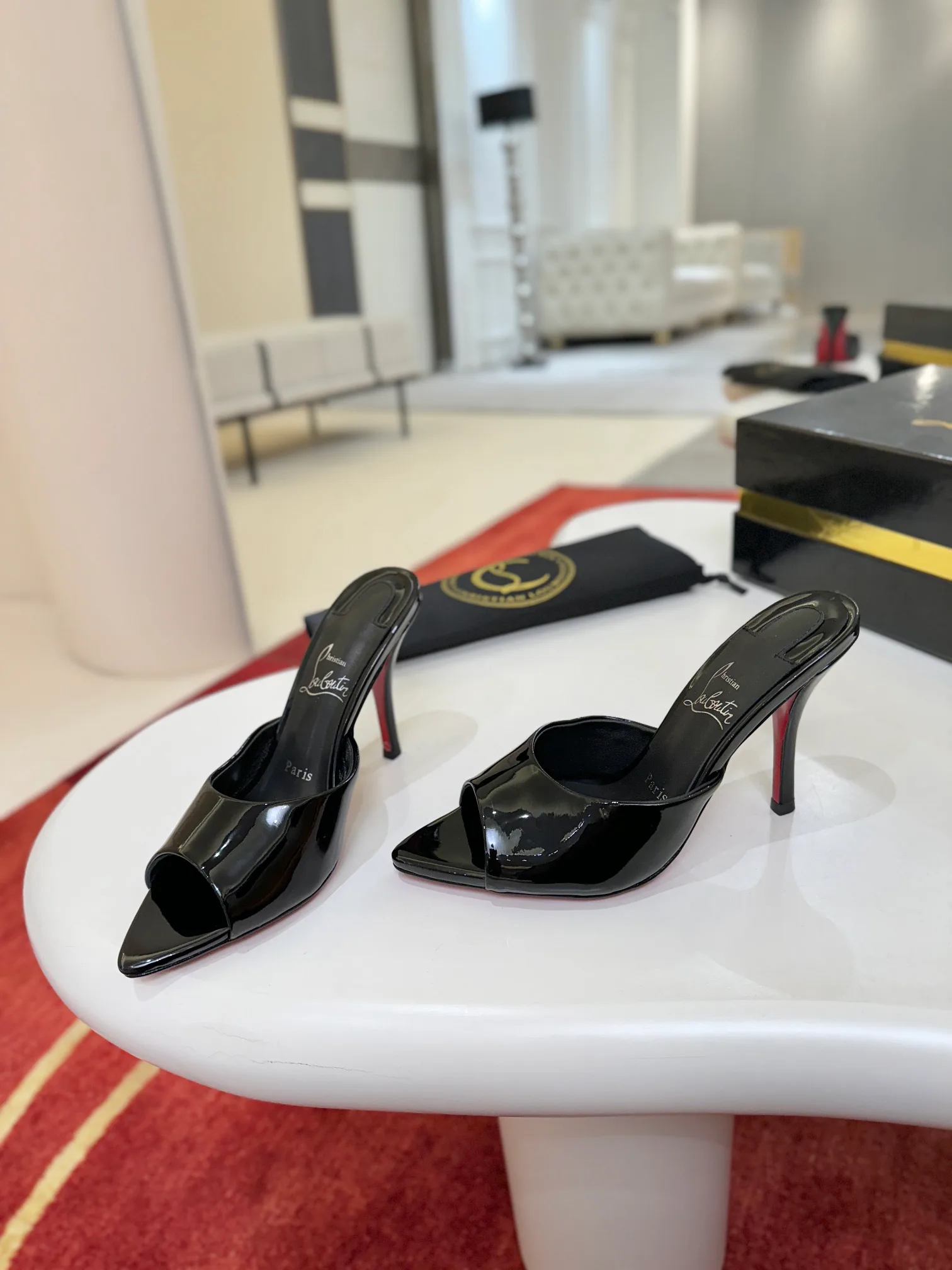 Босоножки Женские Christian Louboutin 14280364