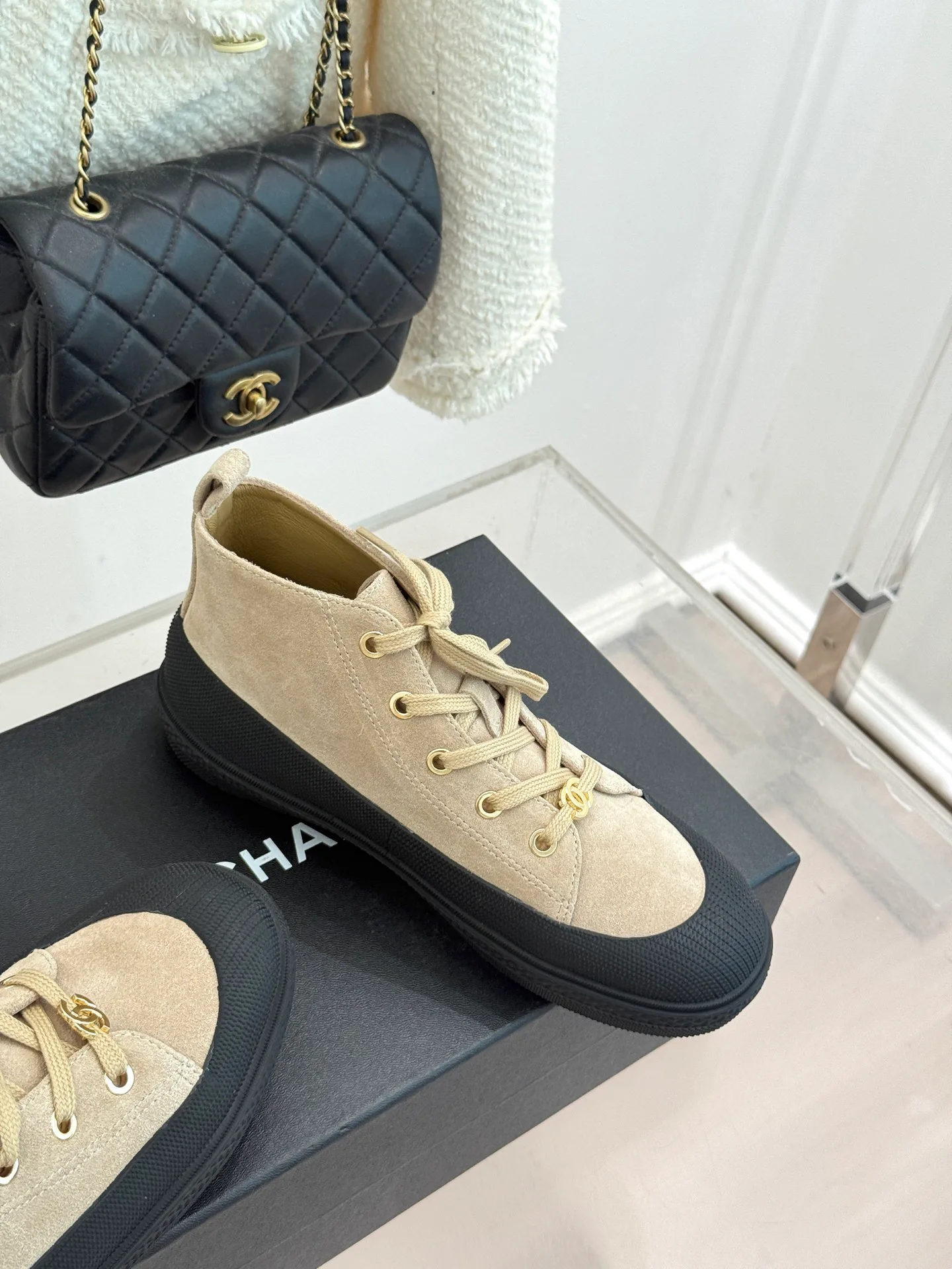 Кроссовки Женские Chanel 18436487