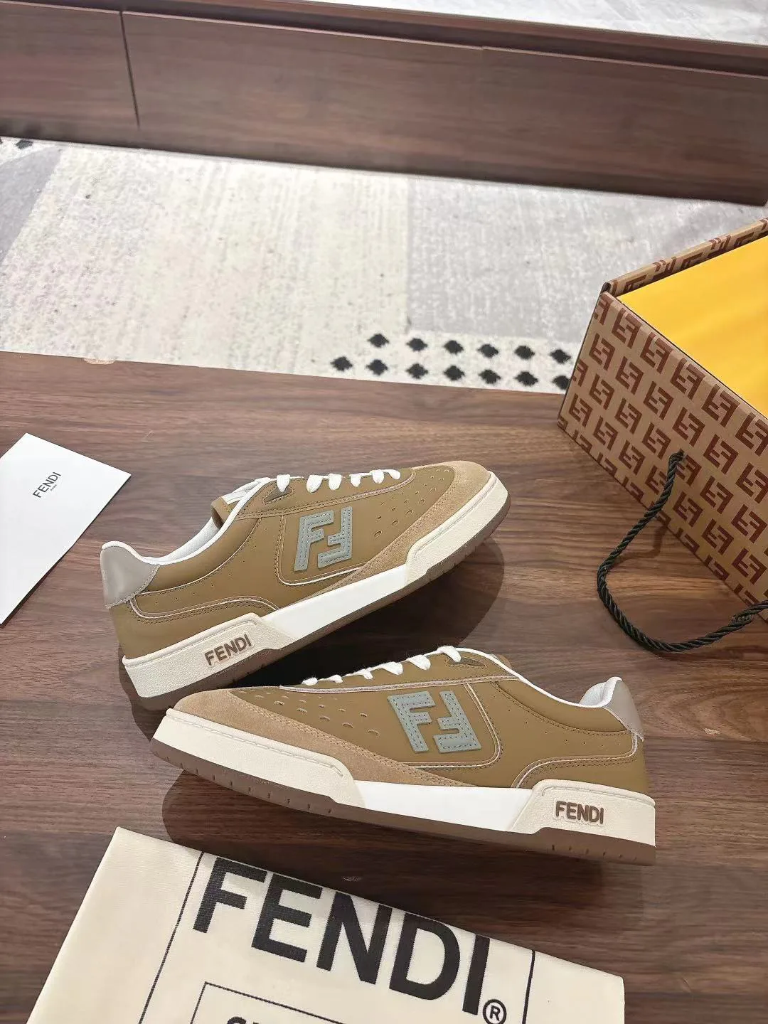 Кроссовки Женские Fendi 18219516