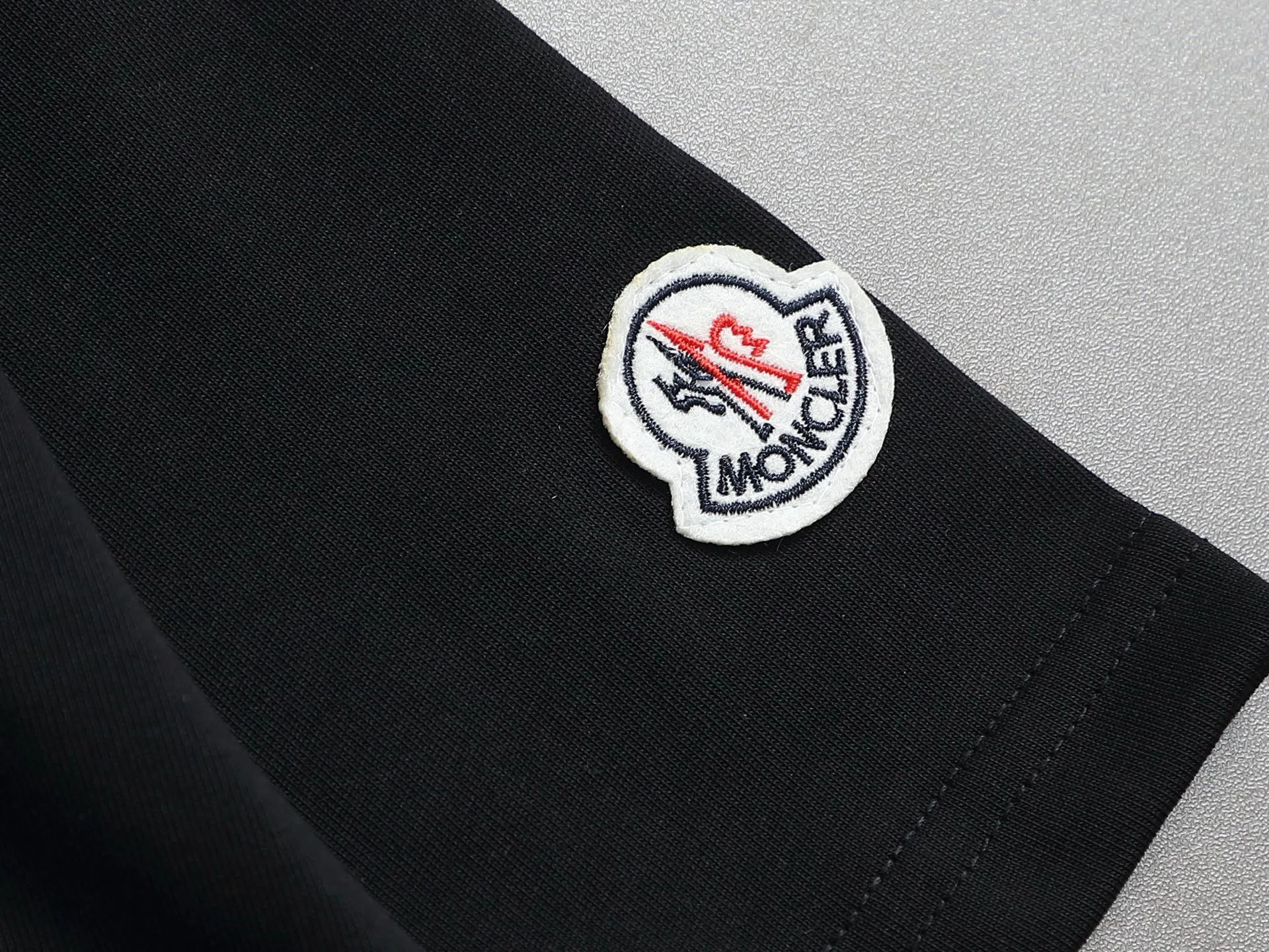 Футболки Женские Moncler 1617512