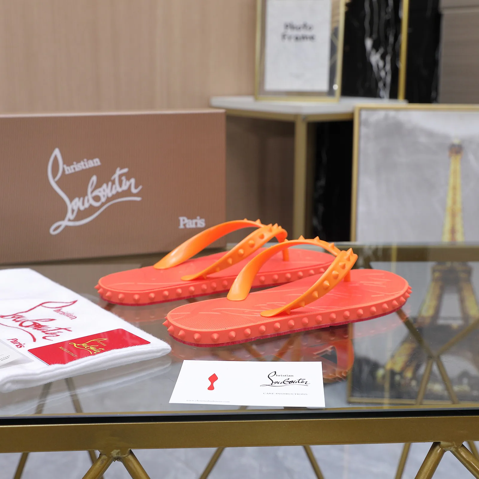 Шлепанцы Женские Christian Louboutin 17514963
