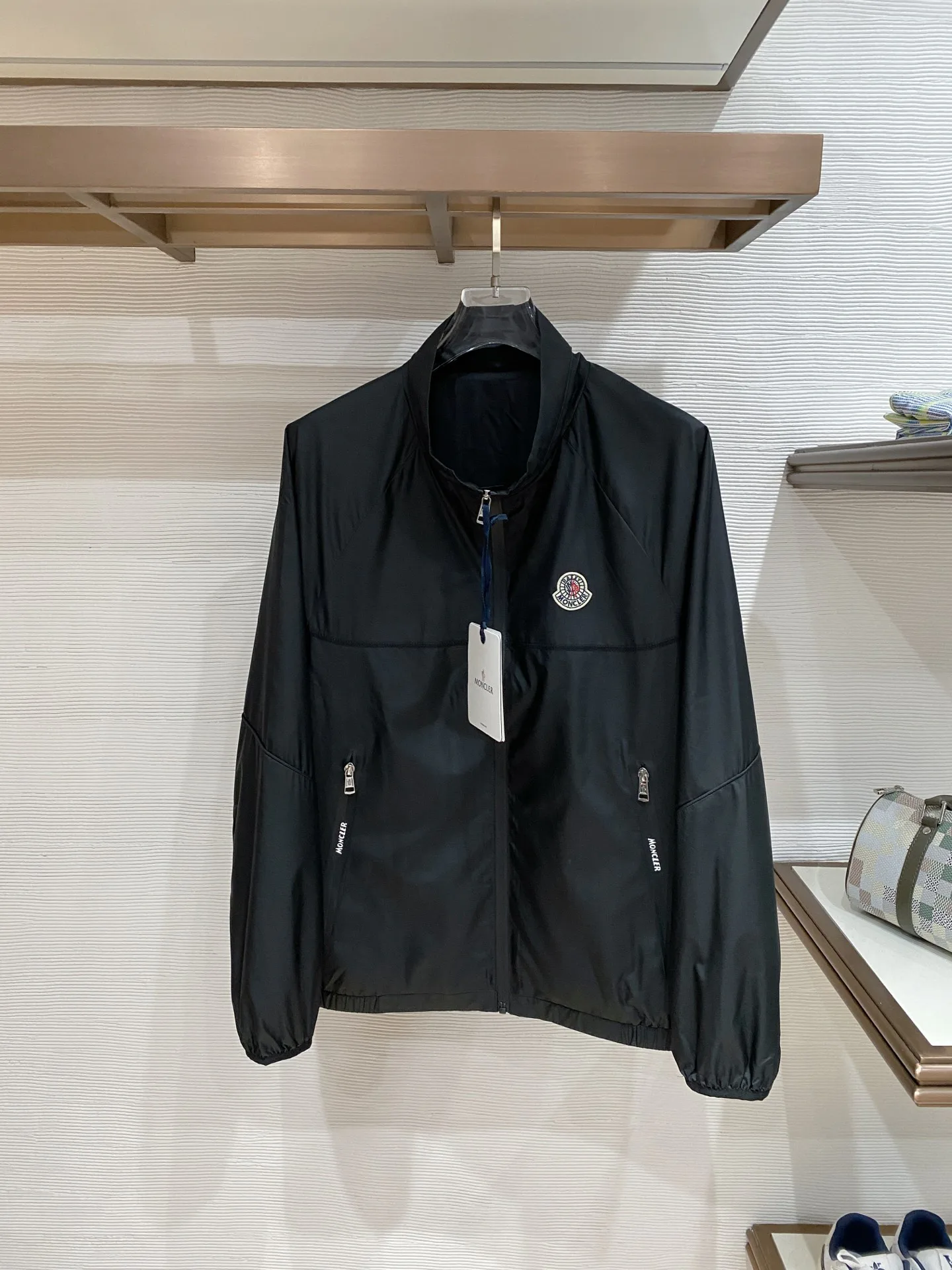 Куртки И Пуховики Мужские Moncler 11392171