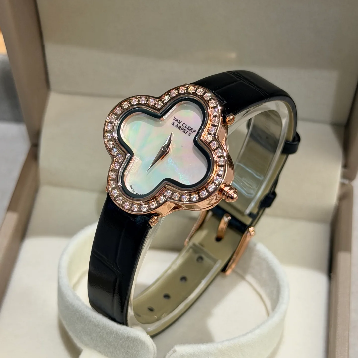 Часы Женские Van Cleef & Arpels 18362059