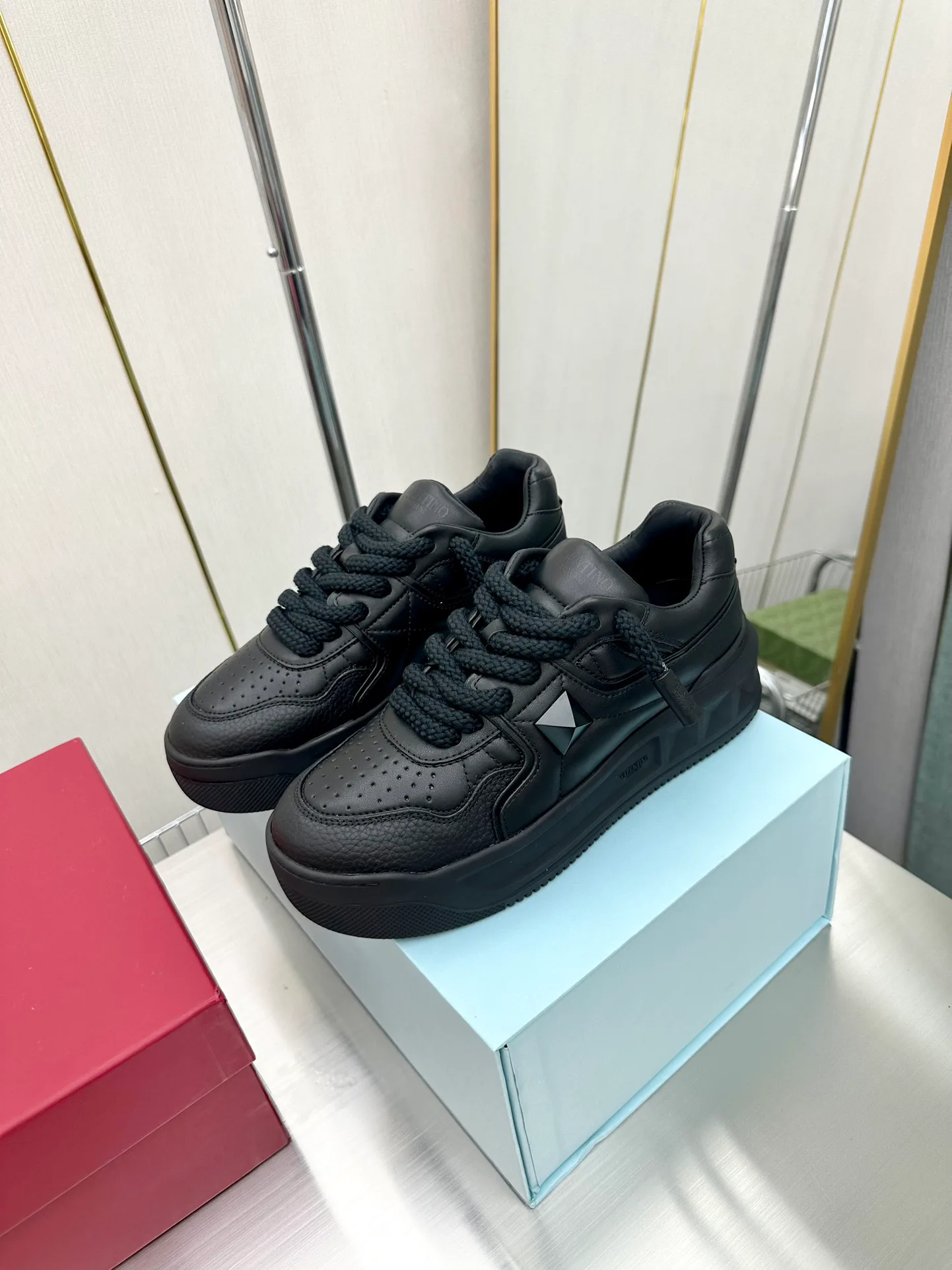 Кроссовки Женские Valentino 17904333