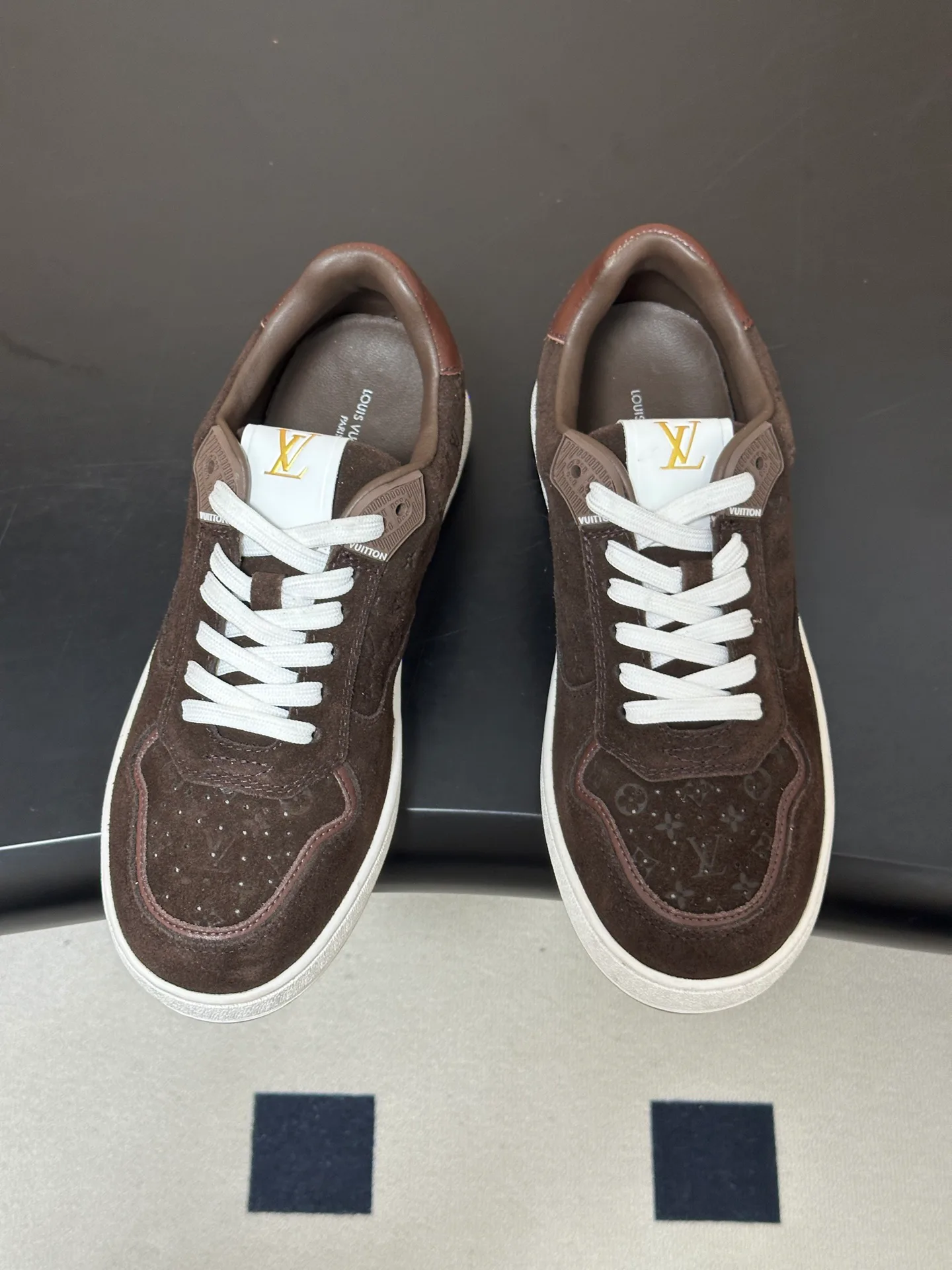 Кроссовки Женские Louis Vuitton 19507298