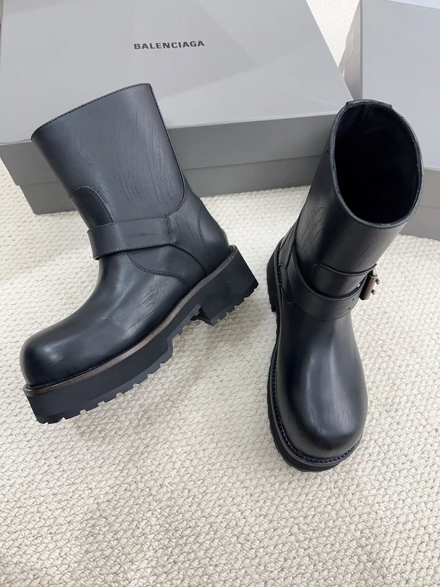Ботинки Женские Balenciaga 18041385
