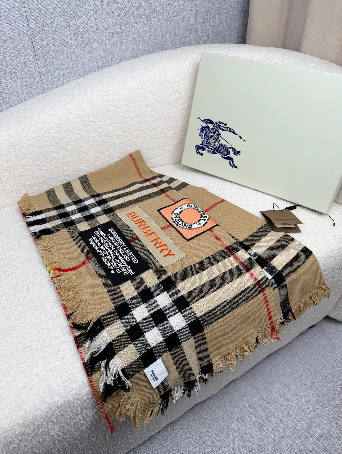 Шарфы Burberry 18675842