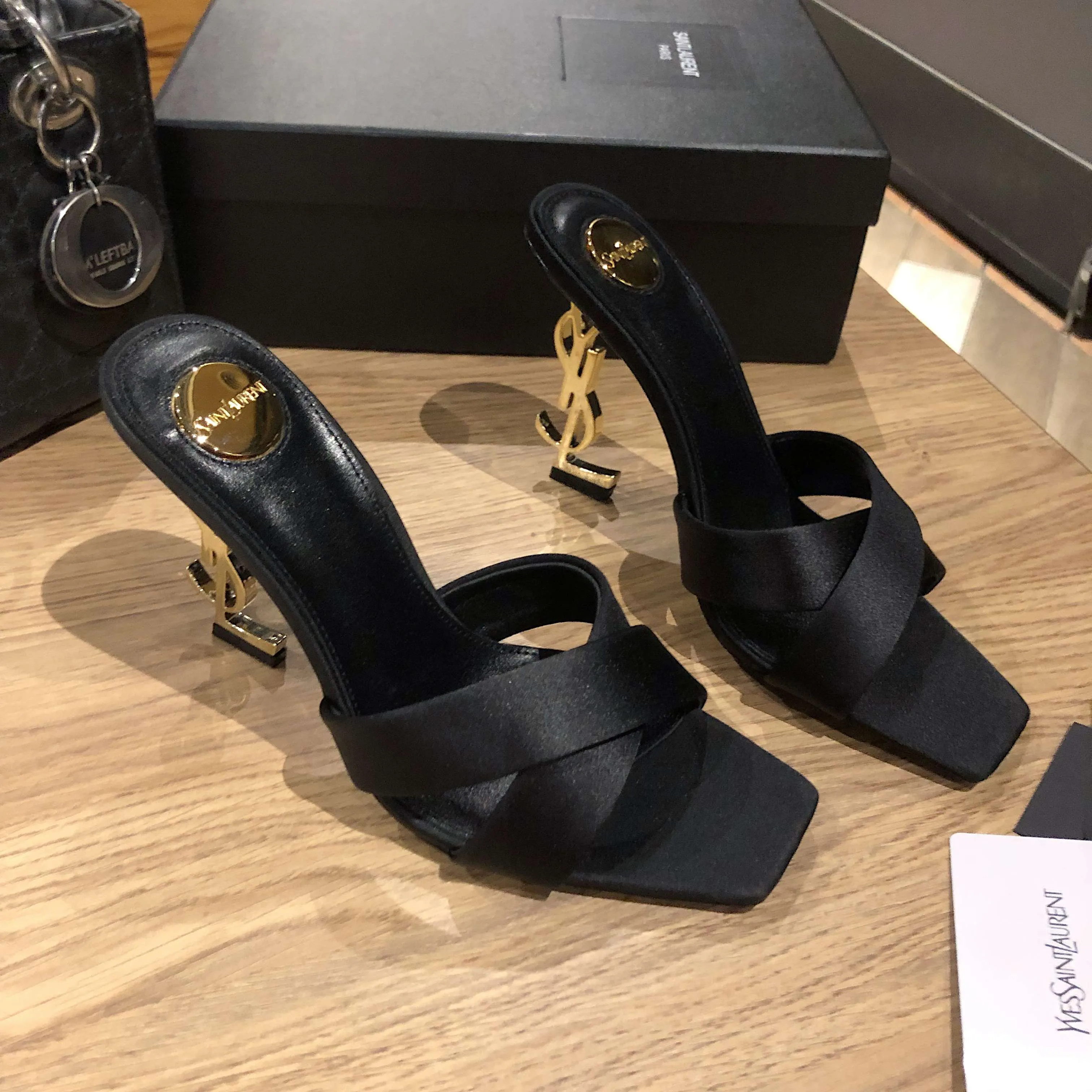 Босоножки Женские Saint Laurent 11220500