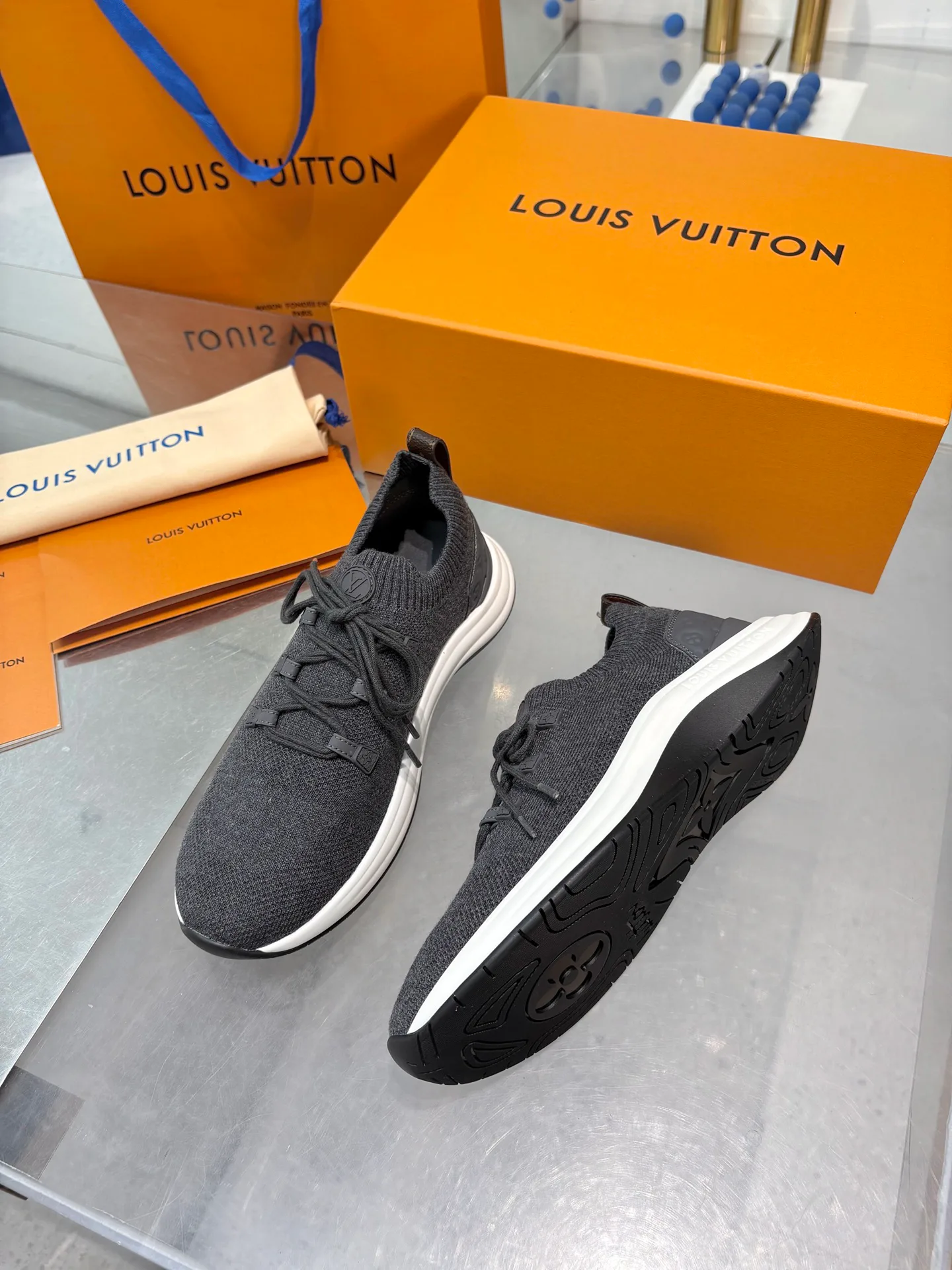 Кроссовки Женские Louis Vuitton 18055131